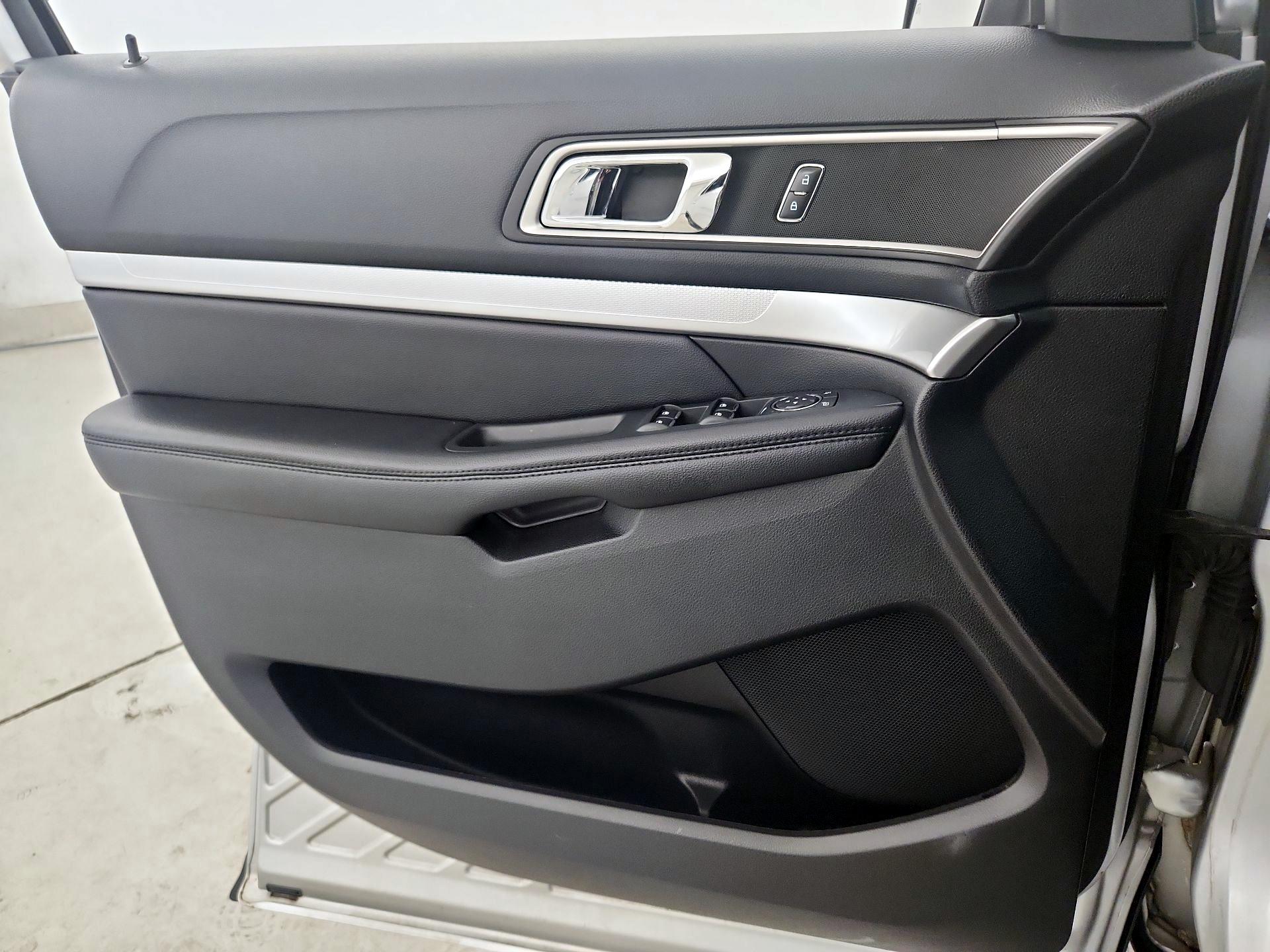 Thumbnail: 2016 Ford Explorer - 12