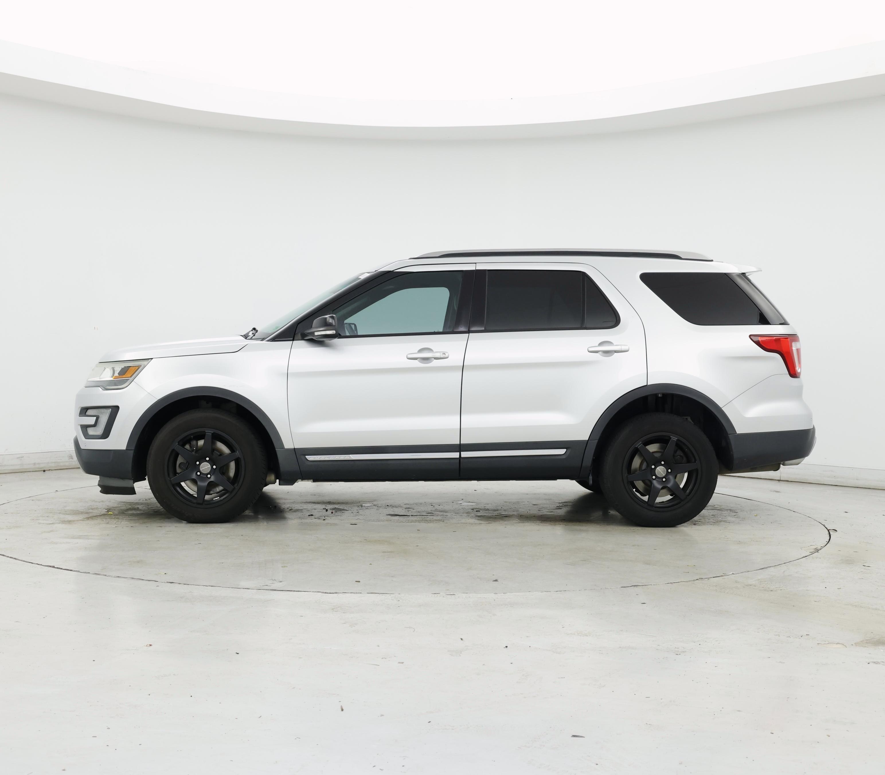 Thumbnail: 2016 Ford Explorer - 3