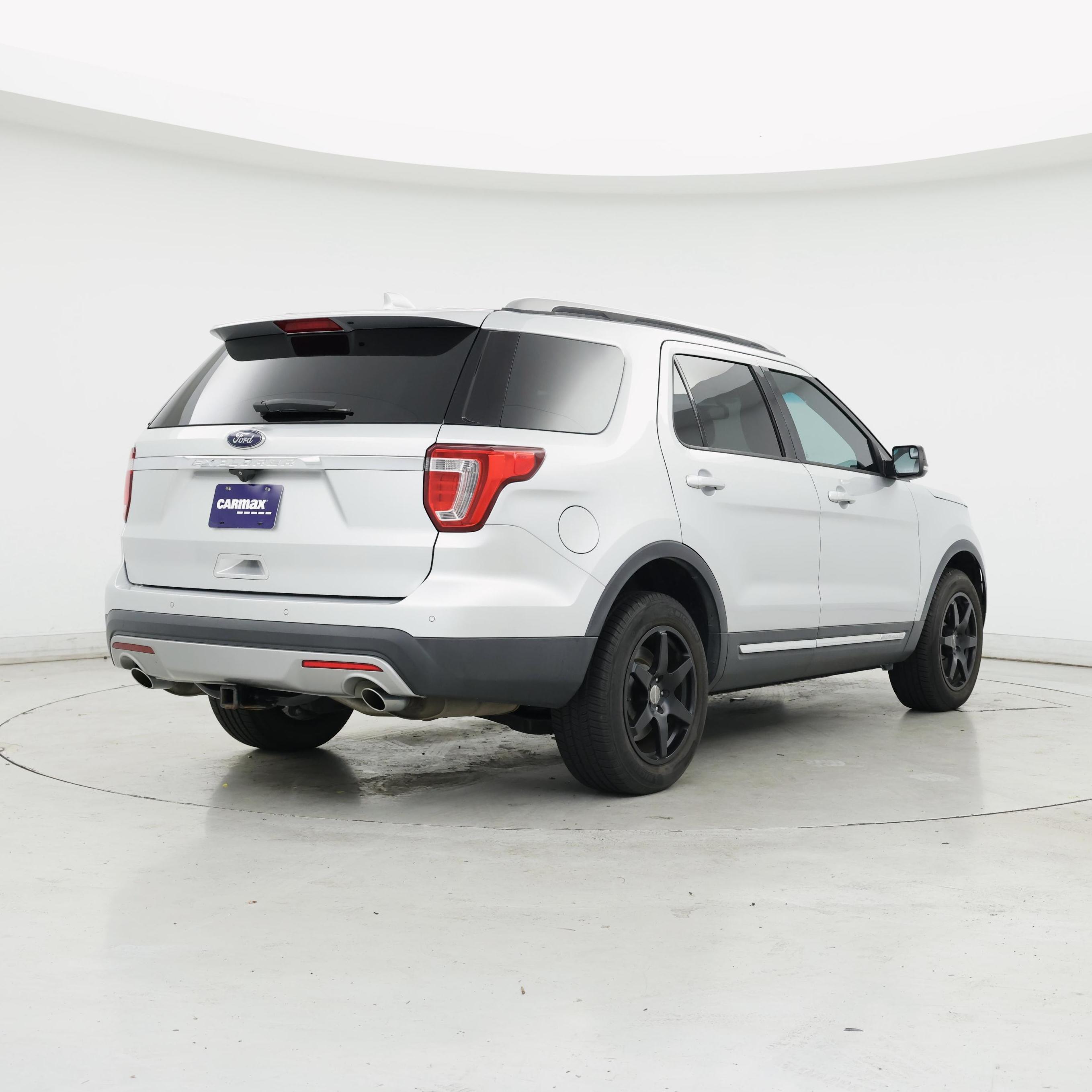 Thumbnail: 2016 Ford Explorer - 8