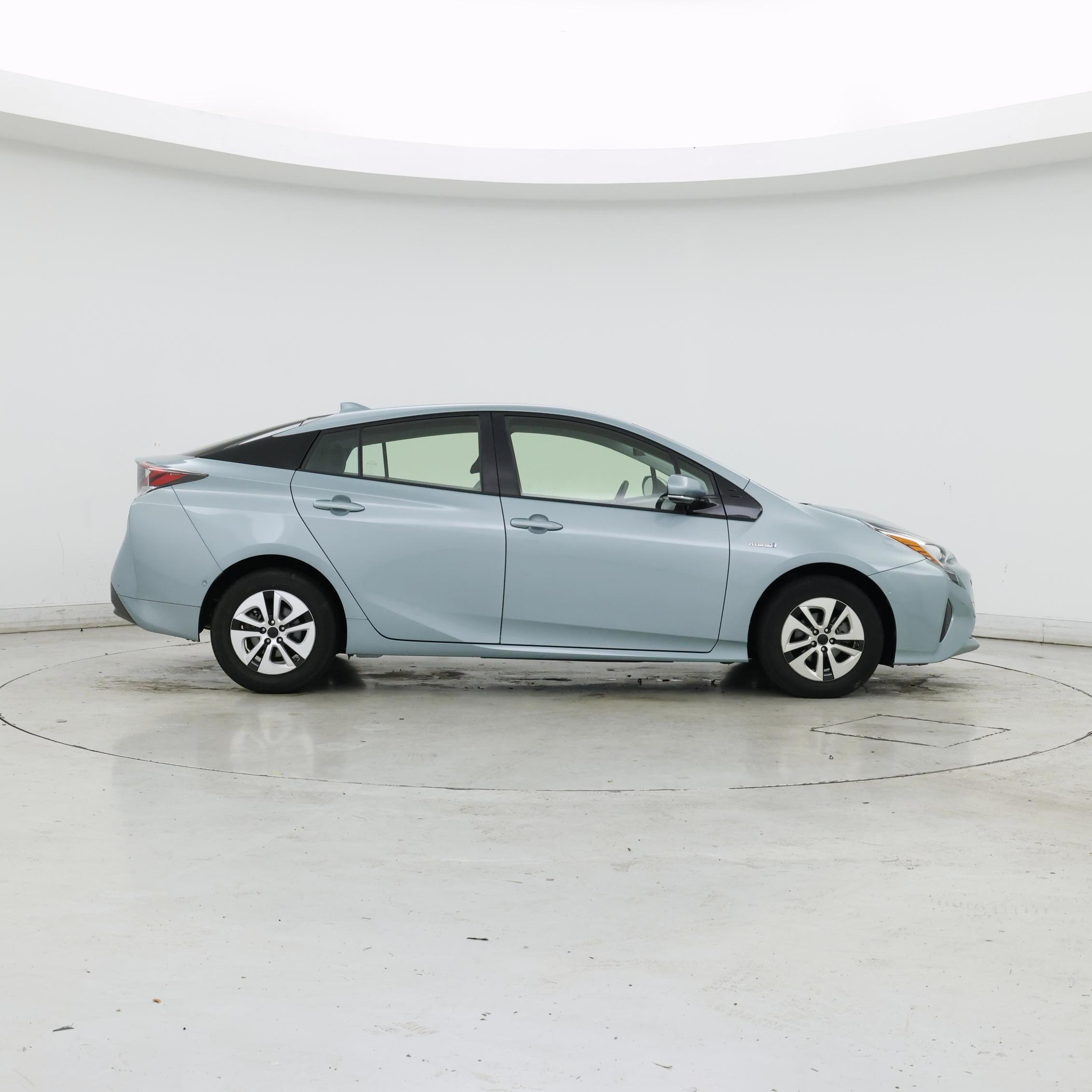 Thumbnail: 2018 Toyota Prius - 7