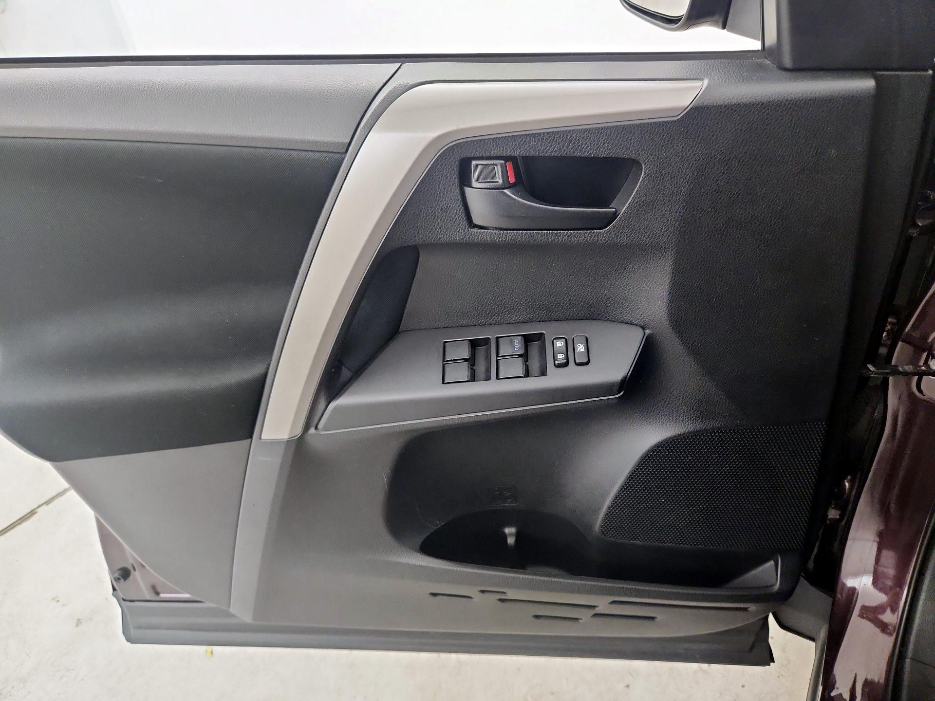 Thumbnail: 2017 Toyota RAV4 - 12