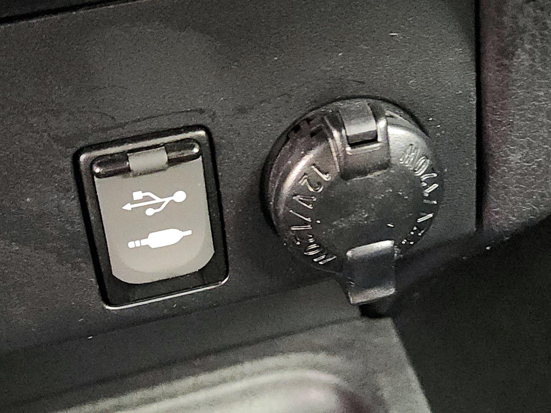 Thumbnail: 2017 Toyota RAV4 - 18