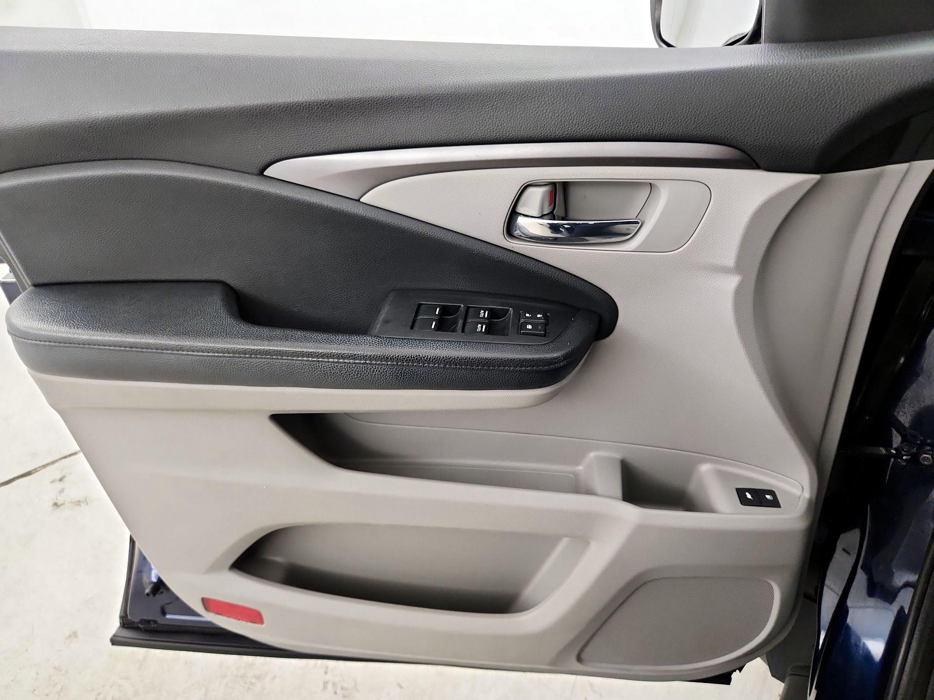 Thumbnail: 2016 Honda Pilot - 12