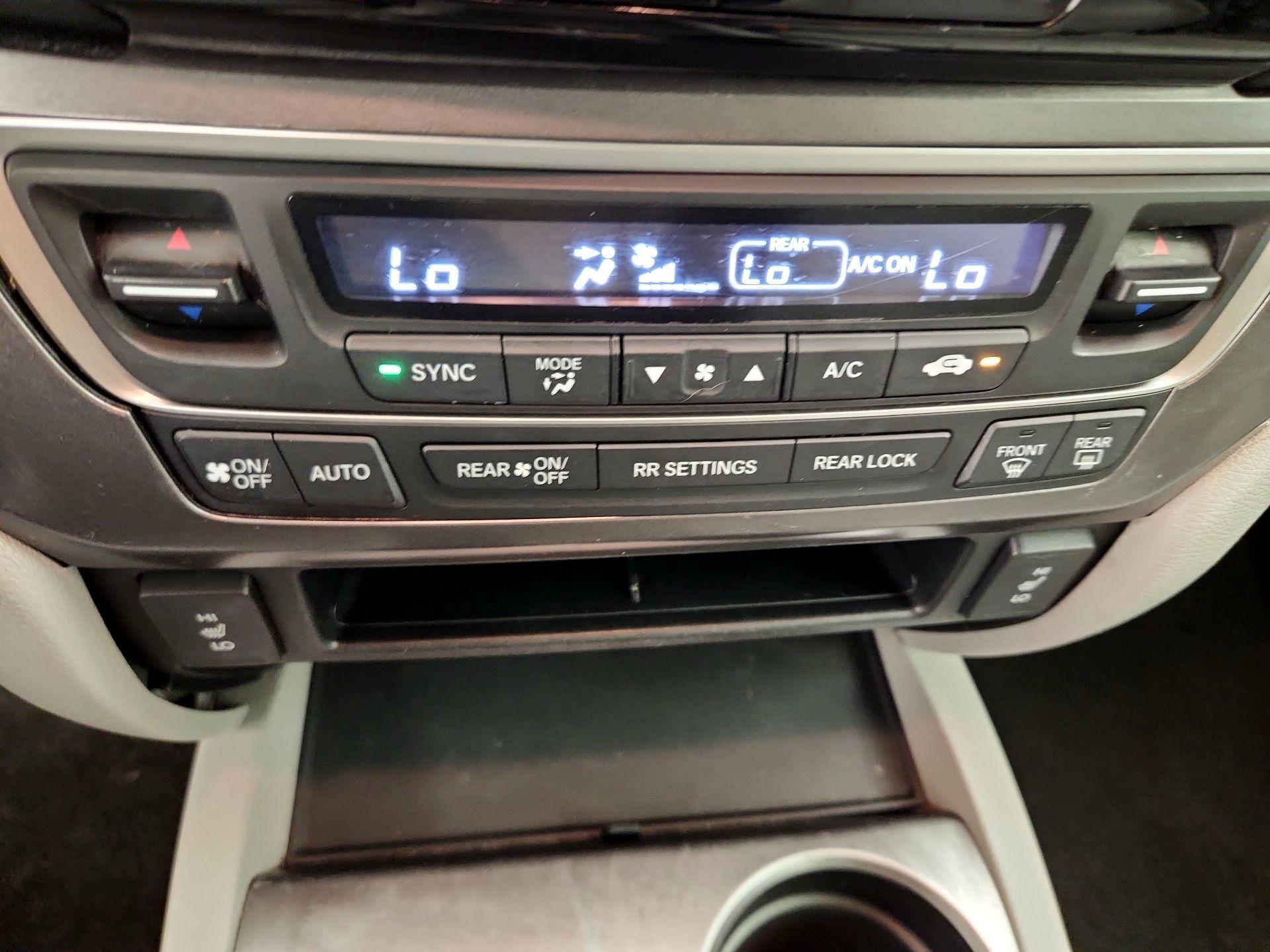 Thumbnail: 2016 Honda Pilot - 16