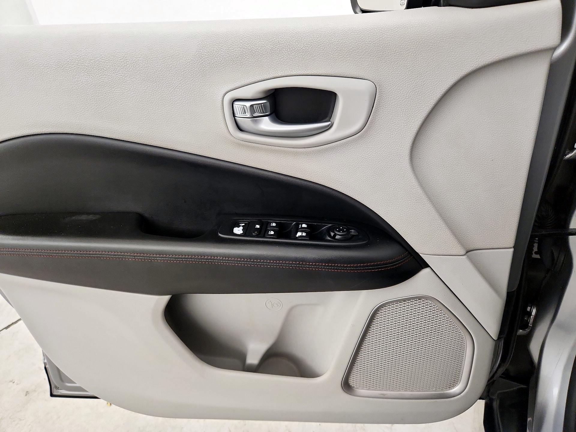 Thumbnail: 2021 Jeep Compass - 12