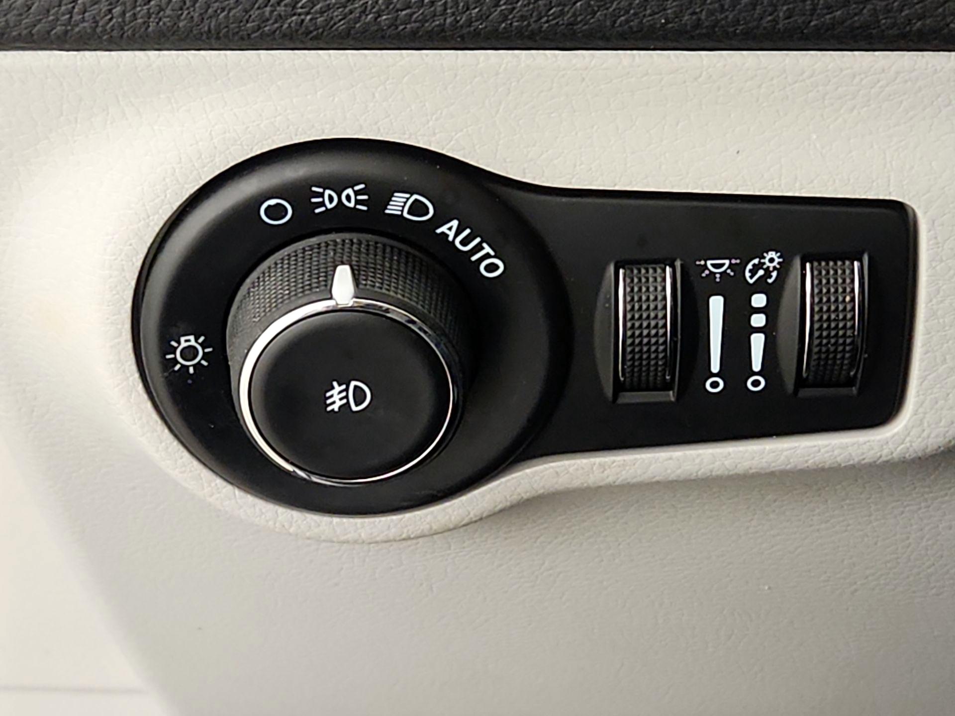 Thumbnail: 2021 Jeep Compass - 13