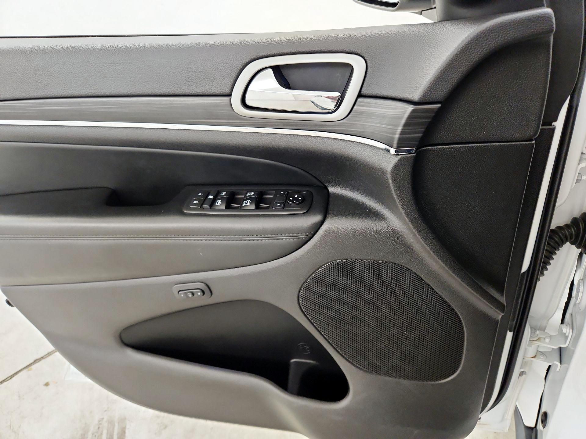 Thumbnail: 2021 Jeep Grand Cherokee - 12