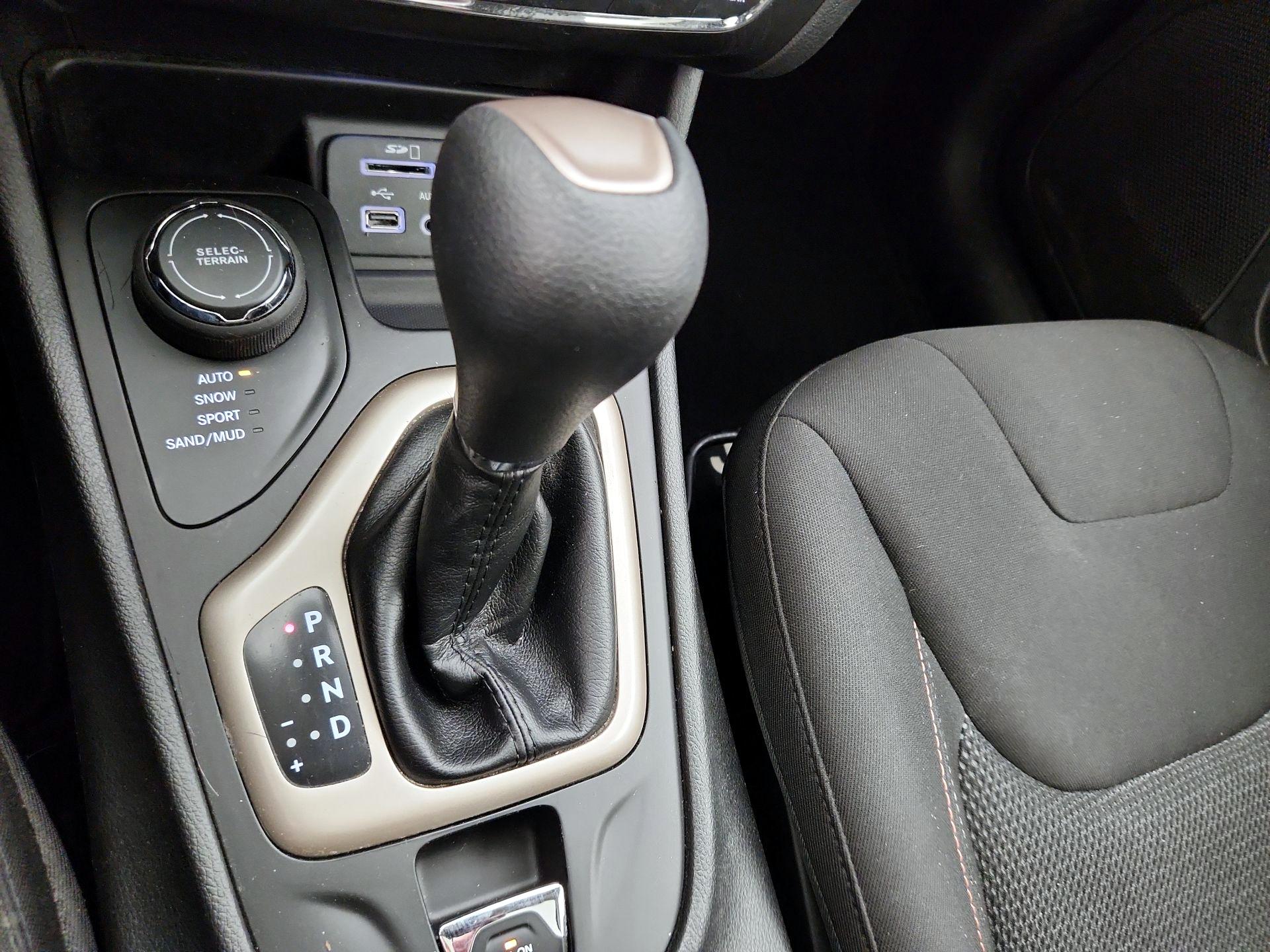 Thumbnail: 2017 Jeep Cherokee - 17