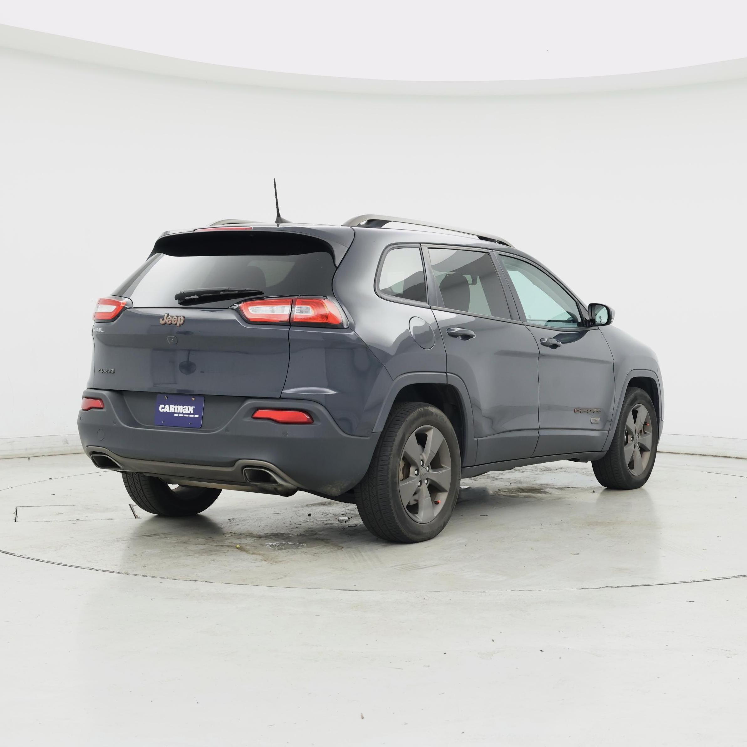 Thumbnail: 2017 Jeep Cherokee - 8