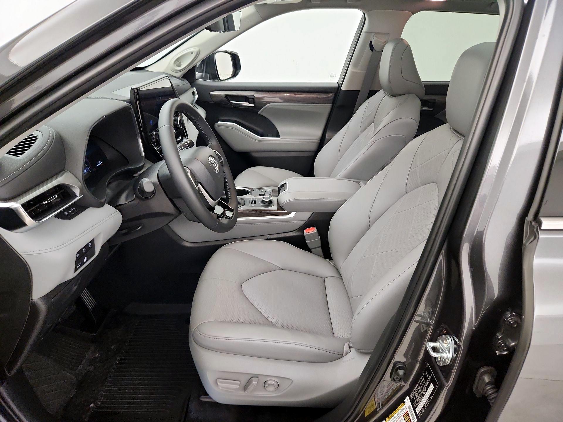 Thumbnail: 2025 Toyota Highlander - 11