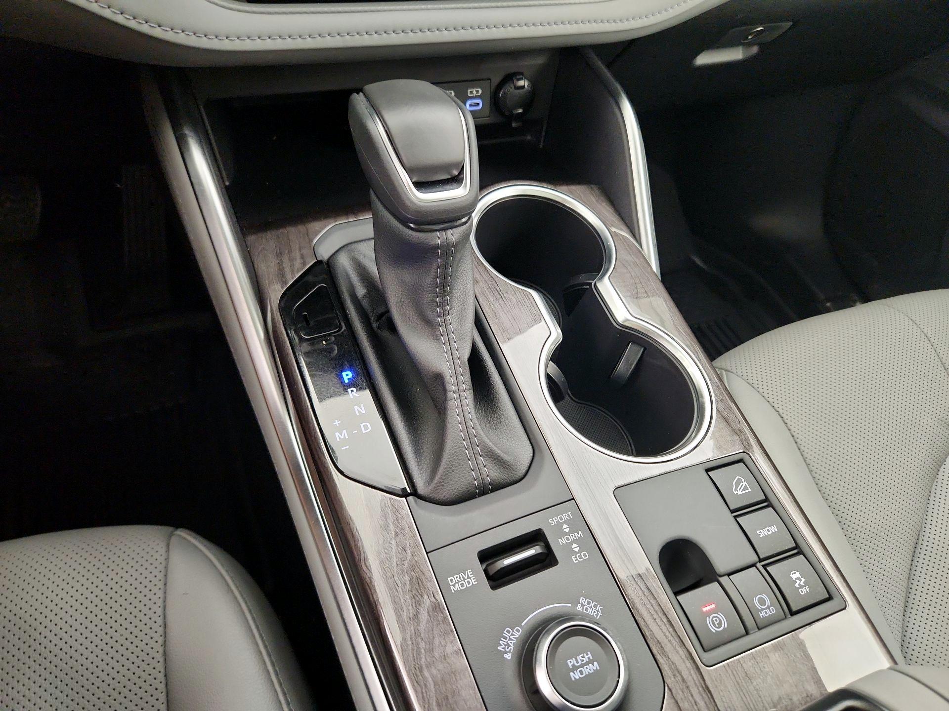 Thumbnail: 2025 Toyota Highlander - 18
