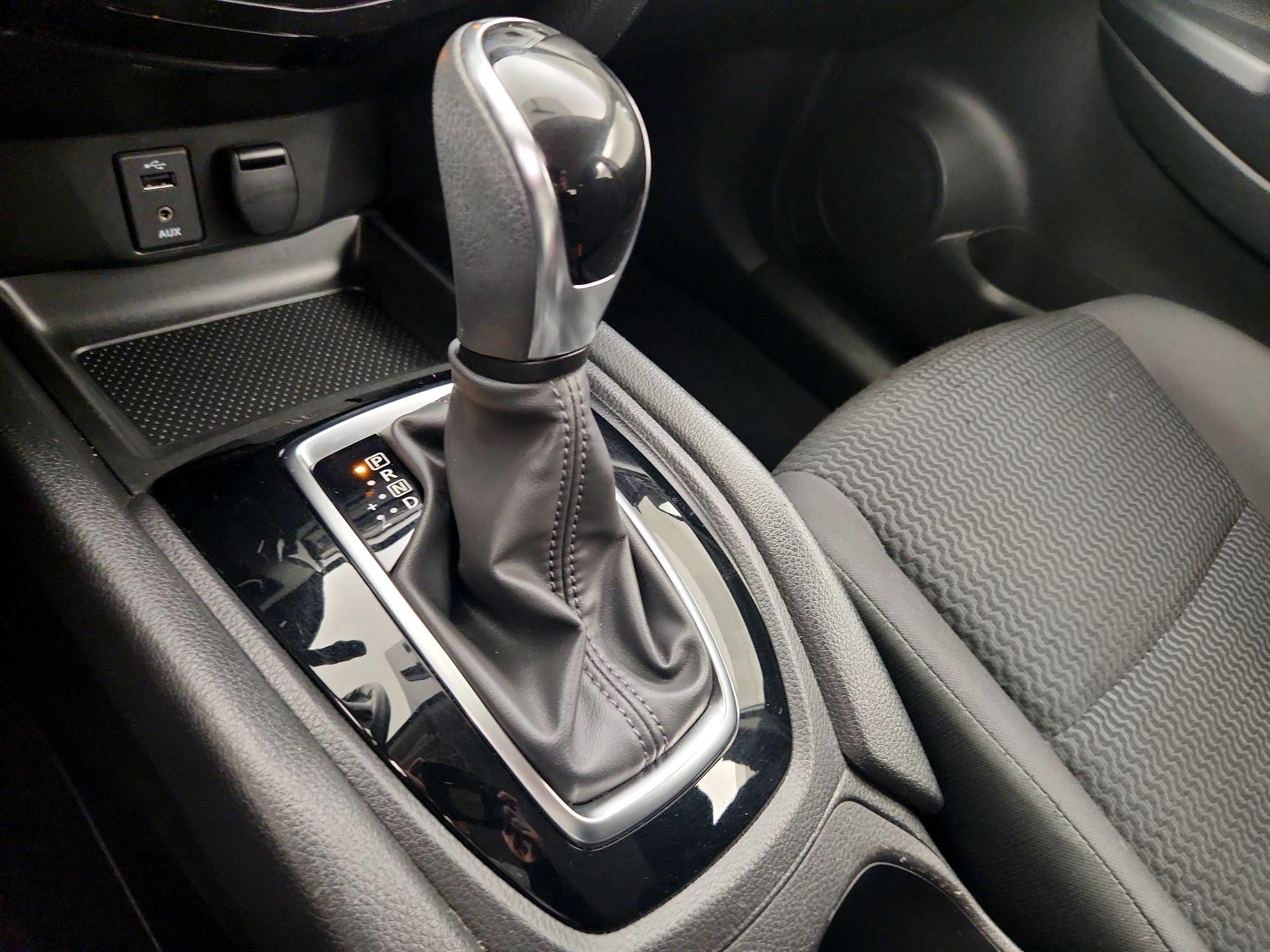 Thumbnail: 2018 Nissan Rogue Sport - 17