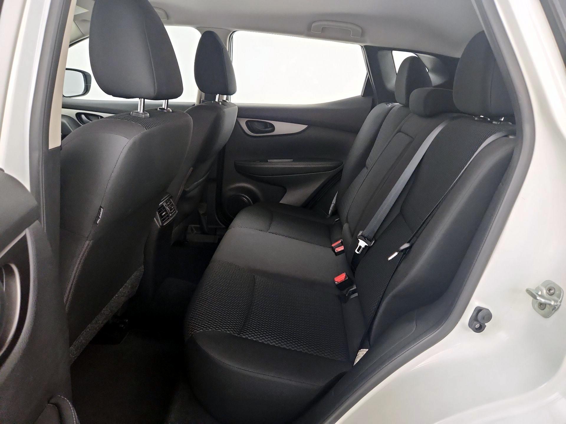 Thumbnail: 2018 Nissan Rogue Sport - 19