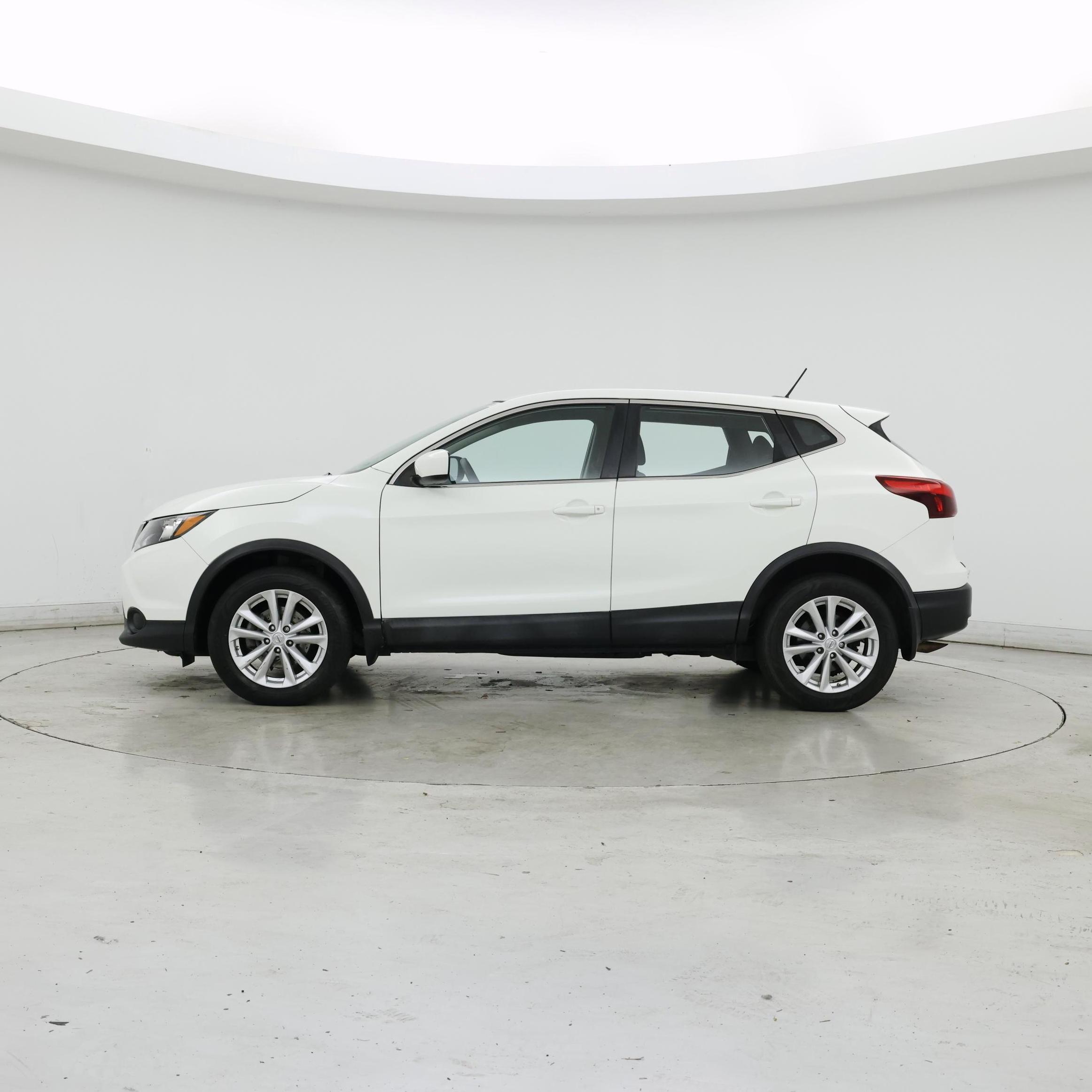 Thumbnail: 2018 Nissan Rogue Sport - 3