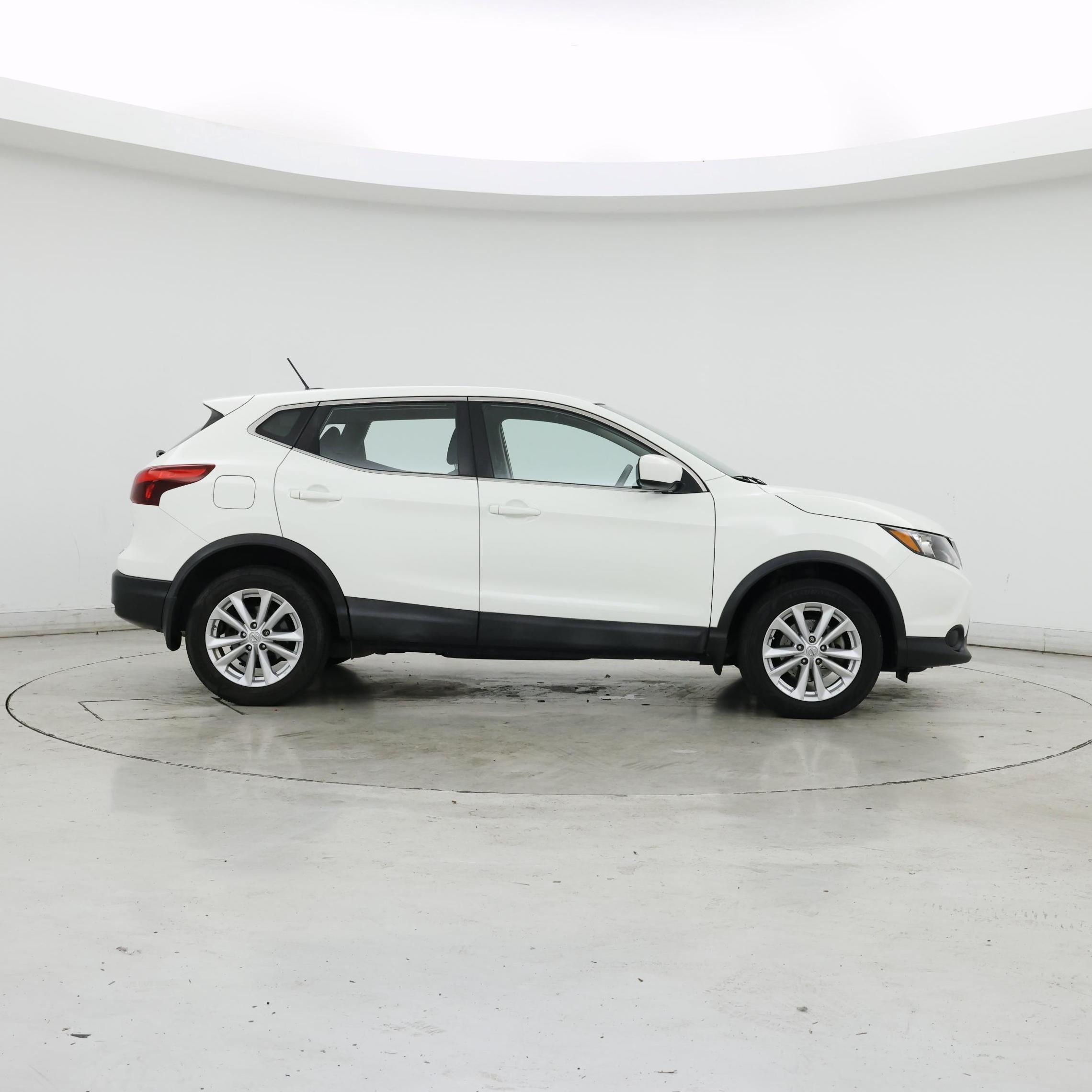 Thumbnail: 2018 Nissan Rogue Sport - 7