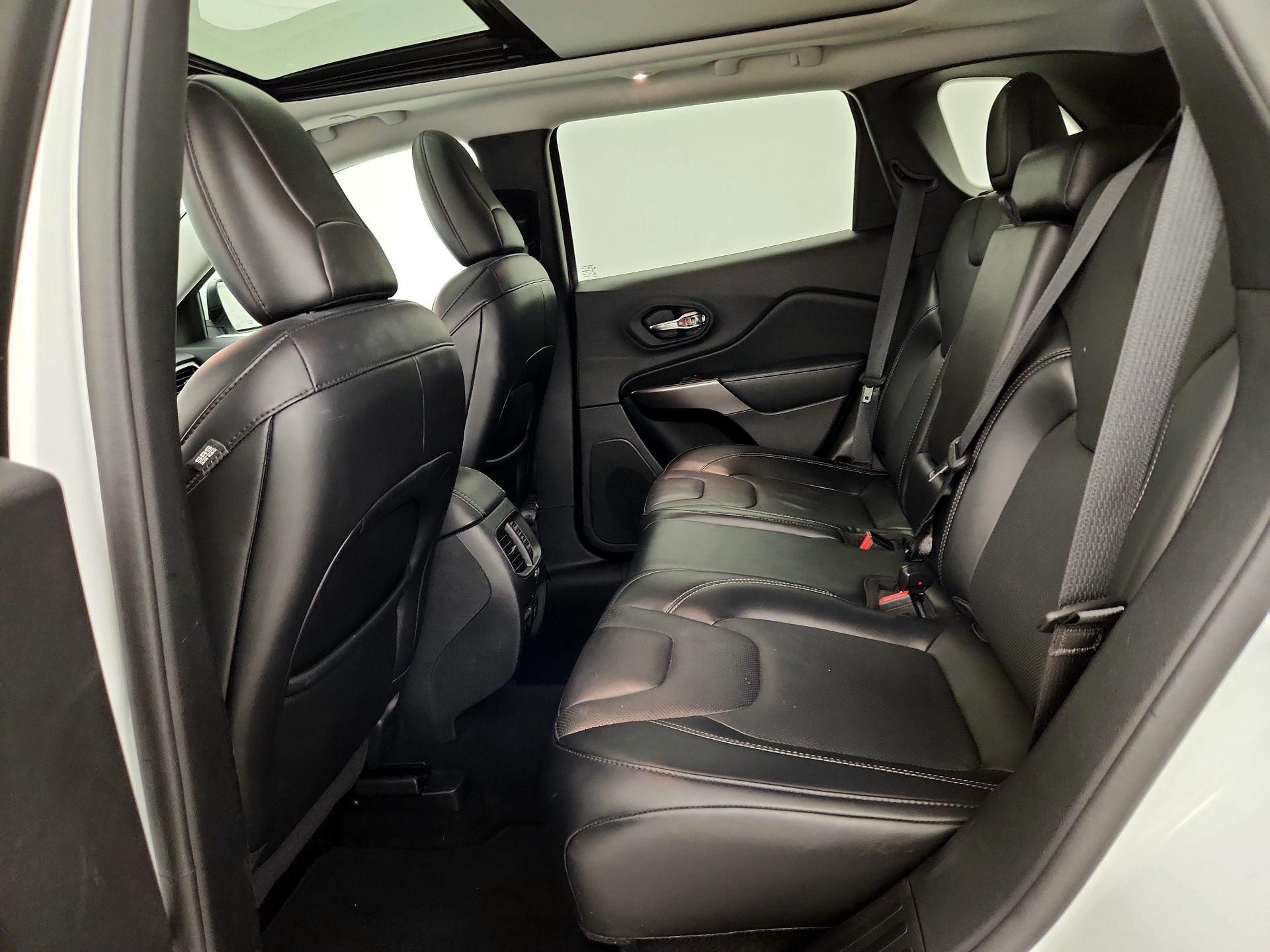 Thumbnail: 2020 Jeep Cherokee - 20