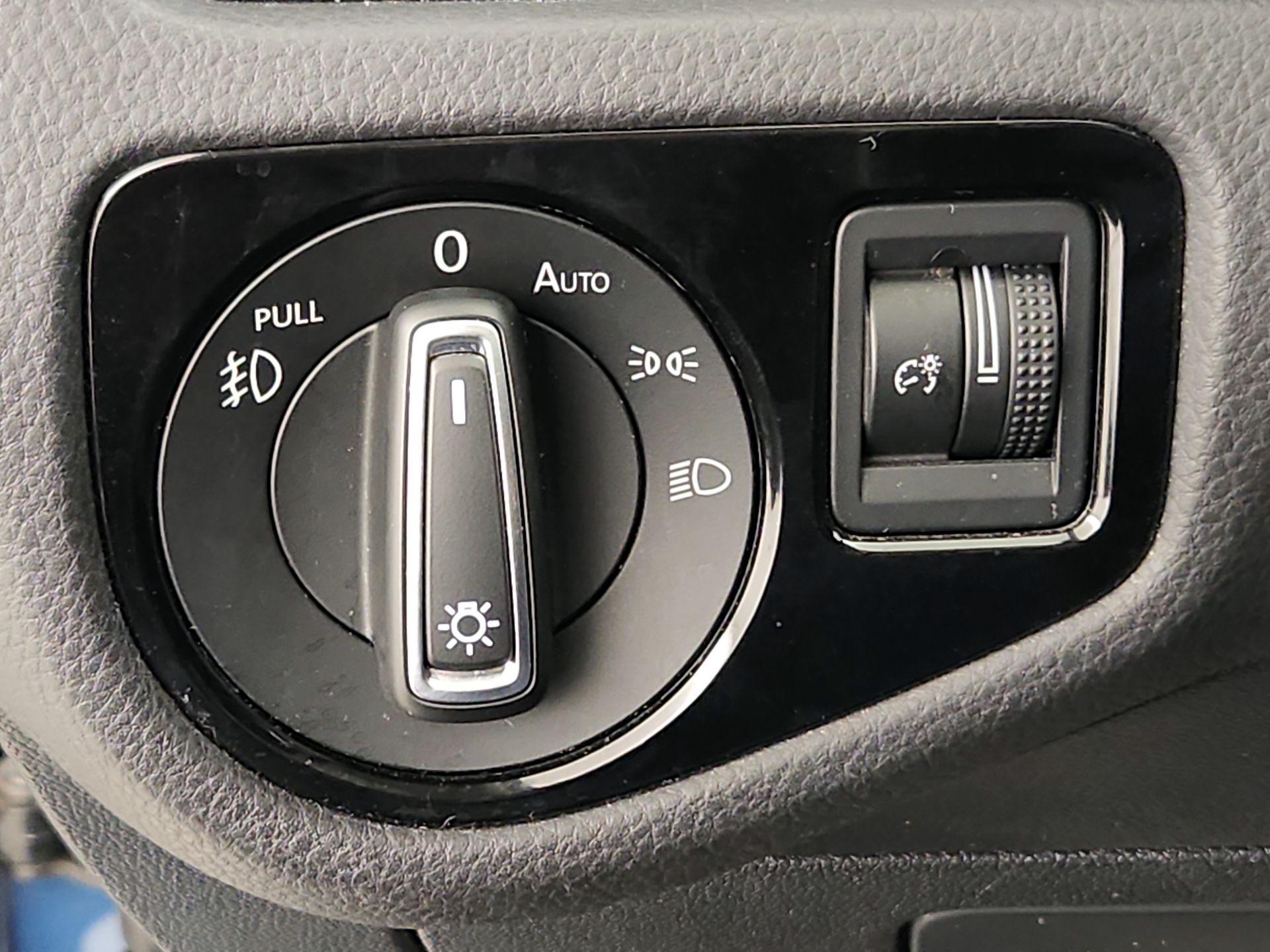 Thumbnail: 2015 Volkswagen Golf - 13