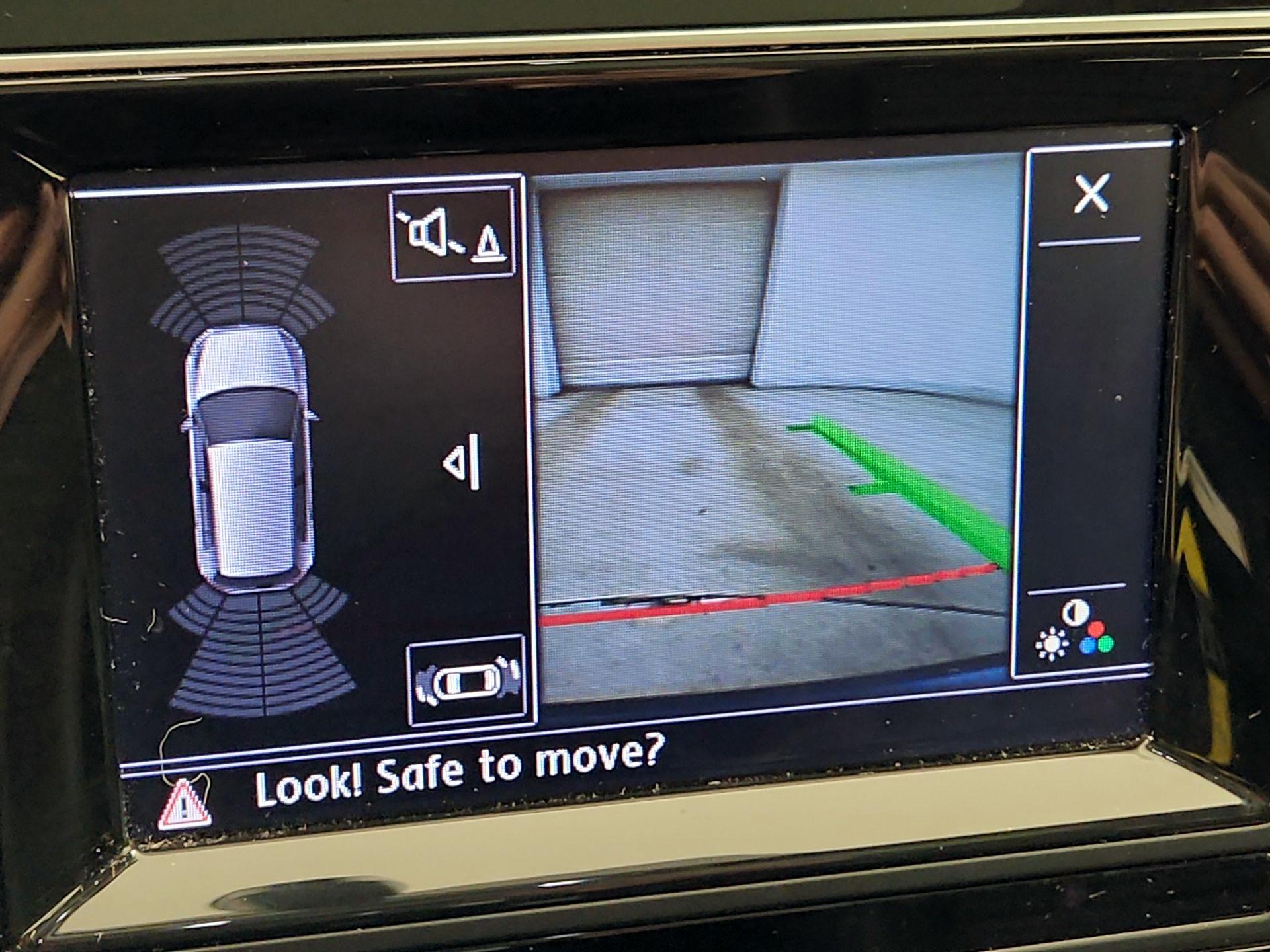 Thumbnail: 2015 Volkswagen Golf - 15