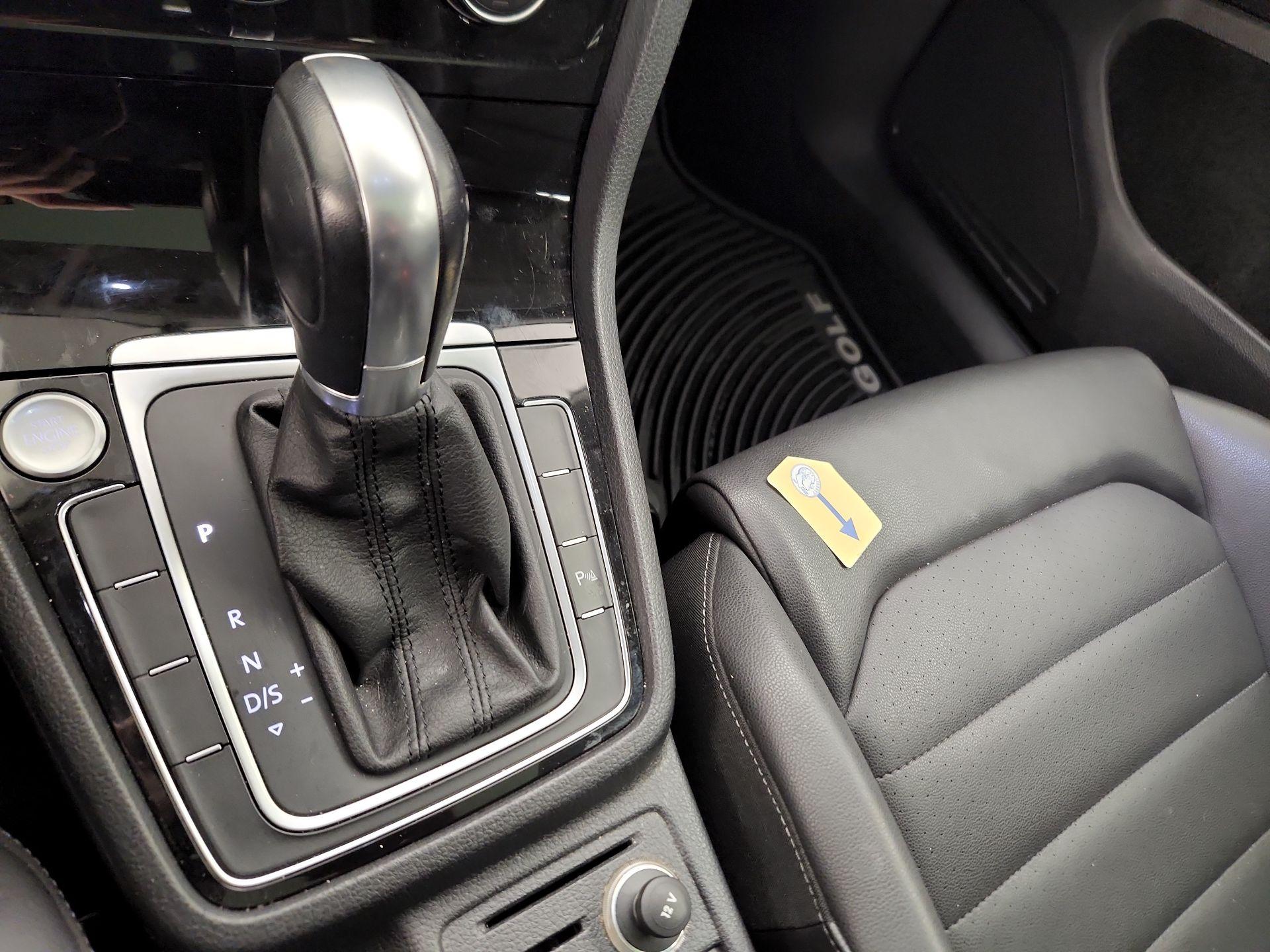 Thumbnail: 2015 Volkswagen Golf - 18