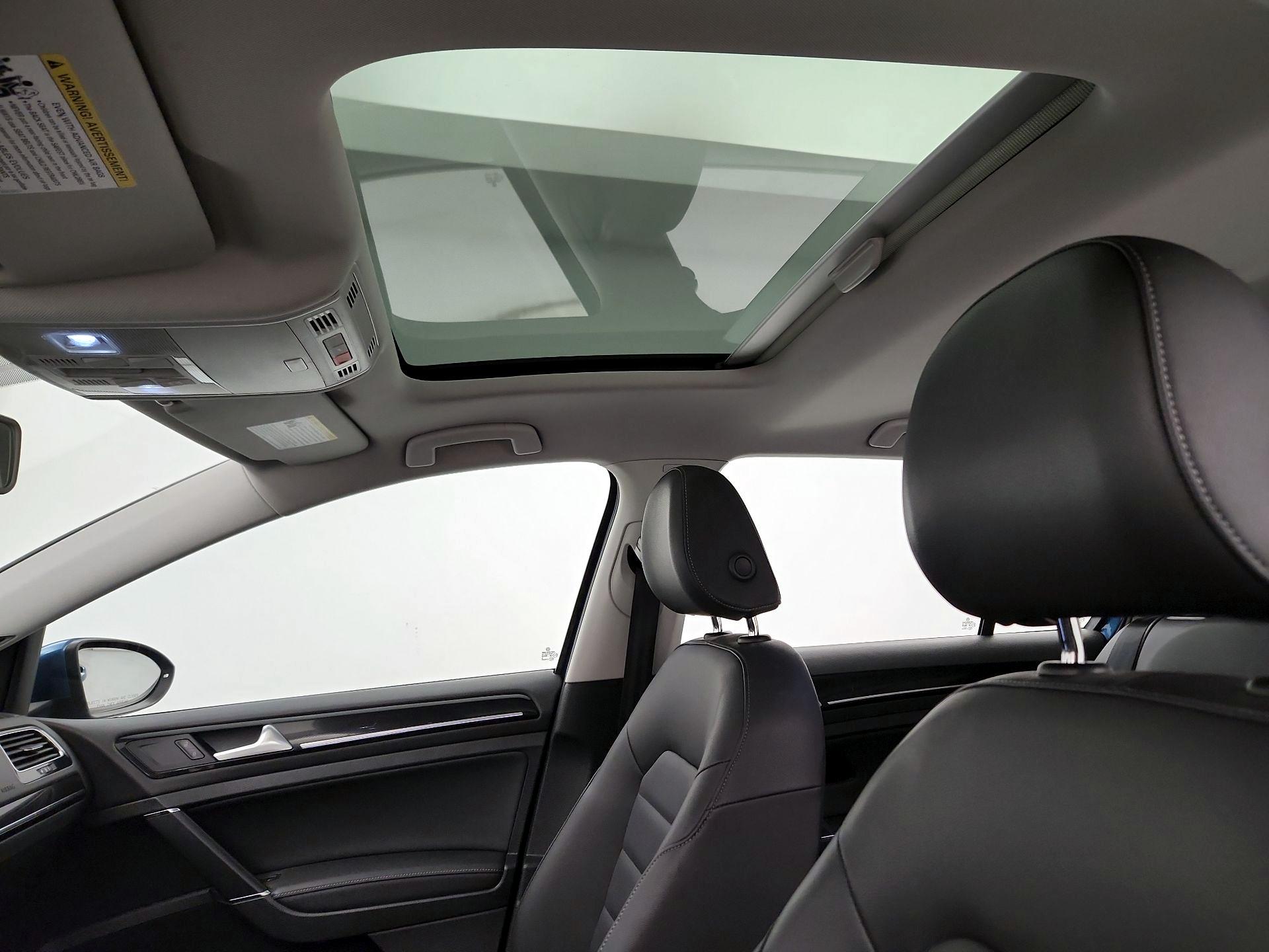 Thumbnail: 2015 Volkswagen Golf - 20