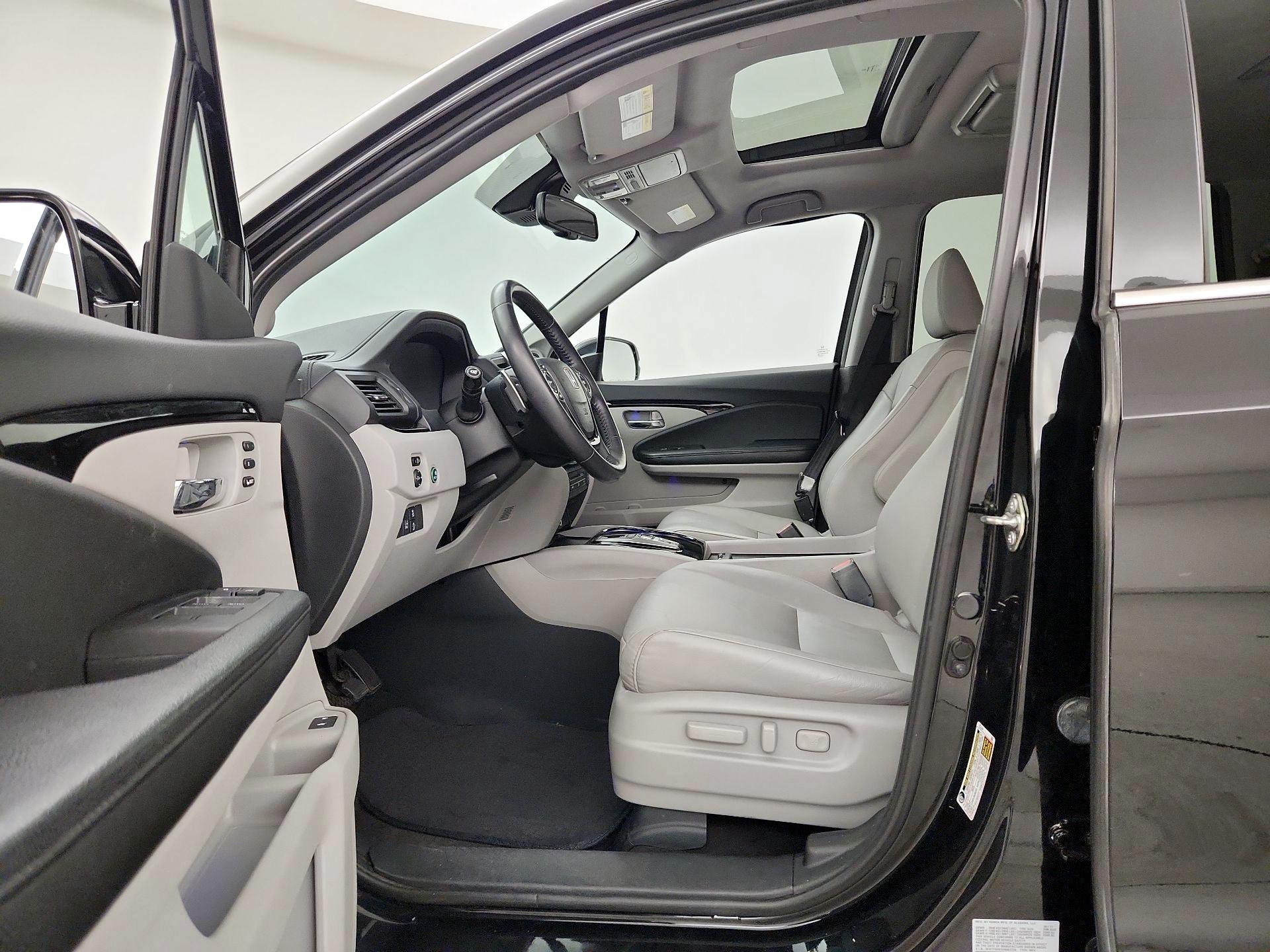 Thumbnail: 2017 Honda Pilot - 11