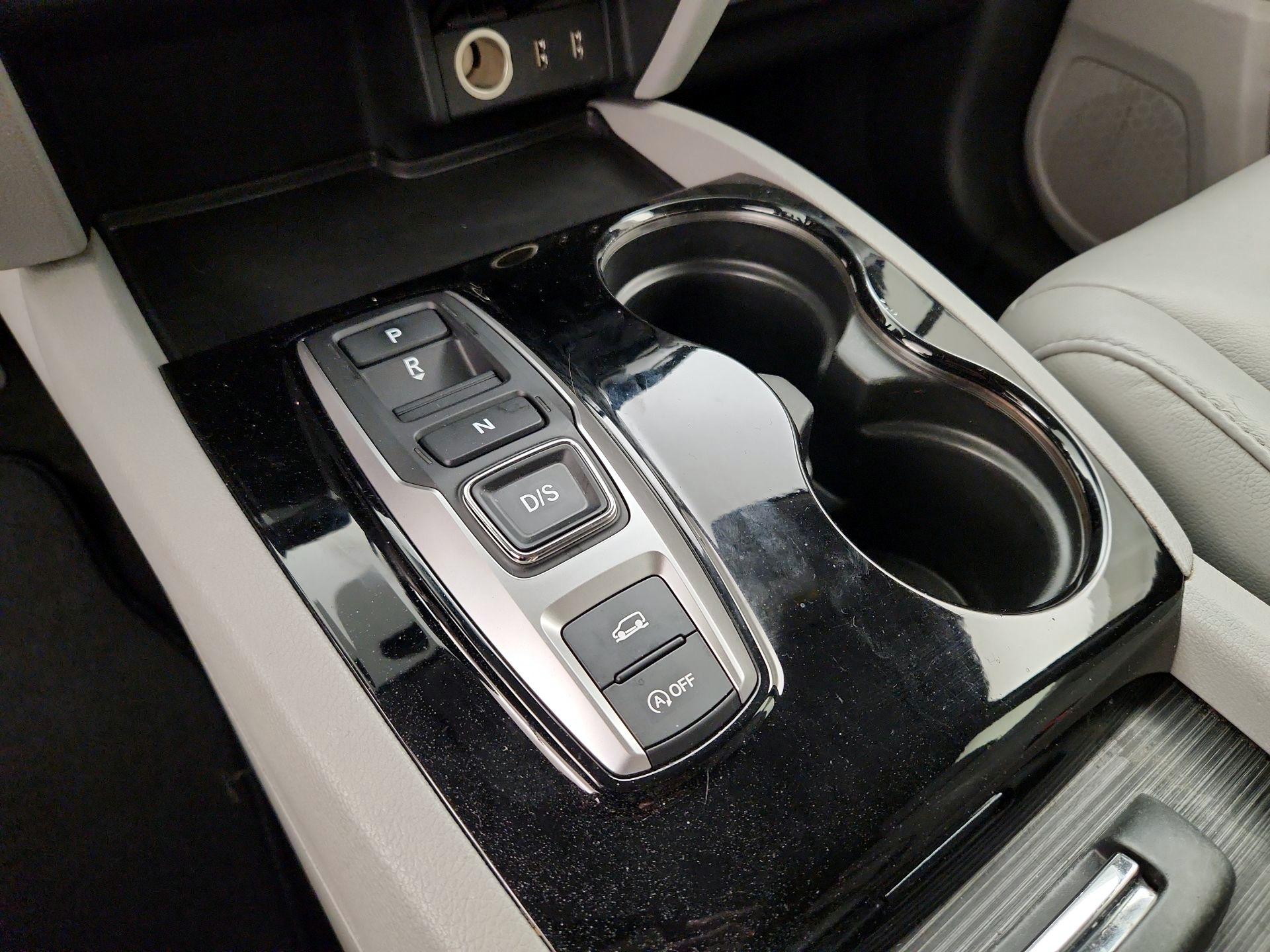 Thumbnail: 2017 Honda Pilot - 18