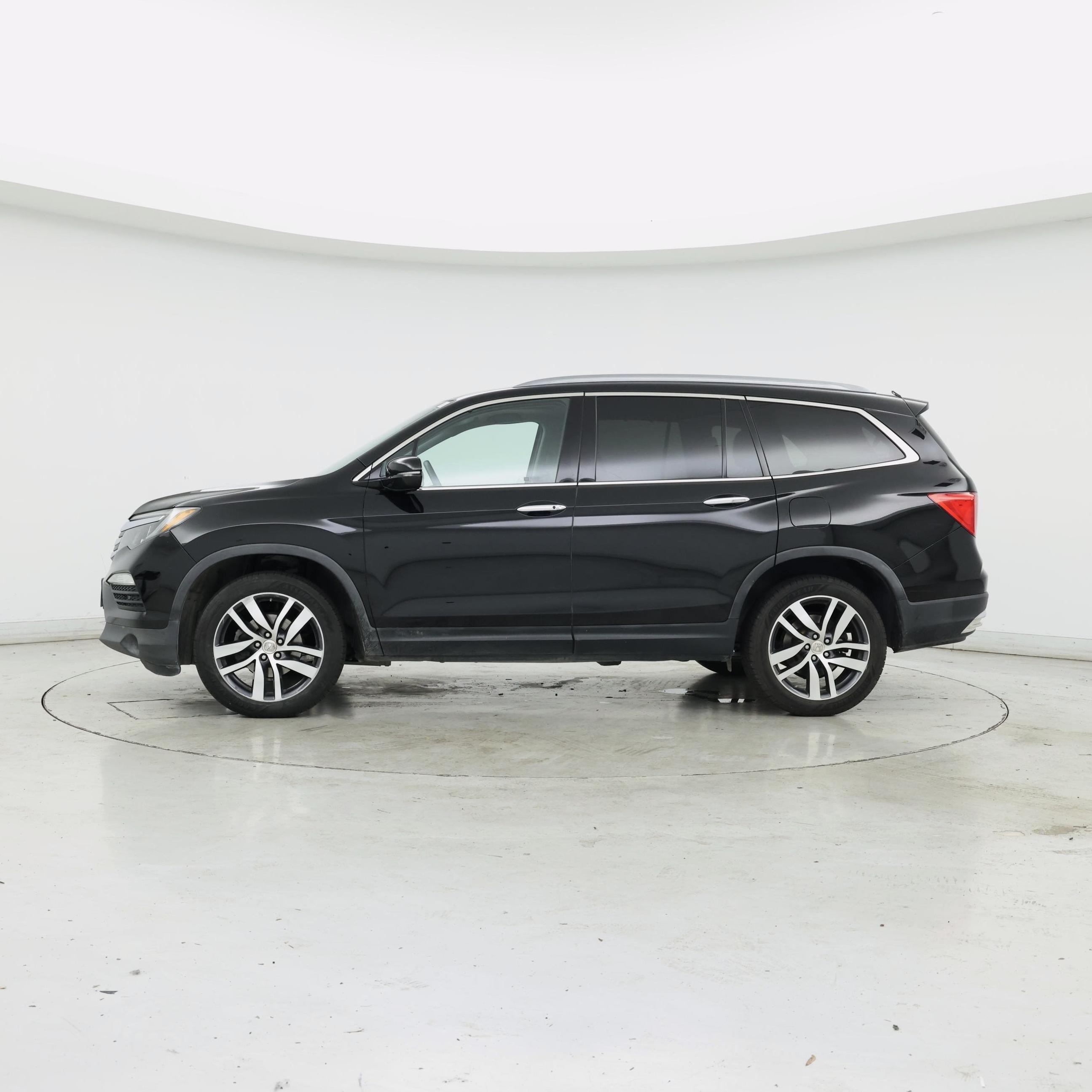 Thumbnail: 2017 Honda Pilot - 3