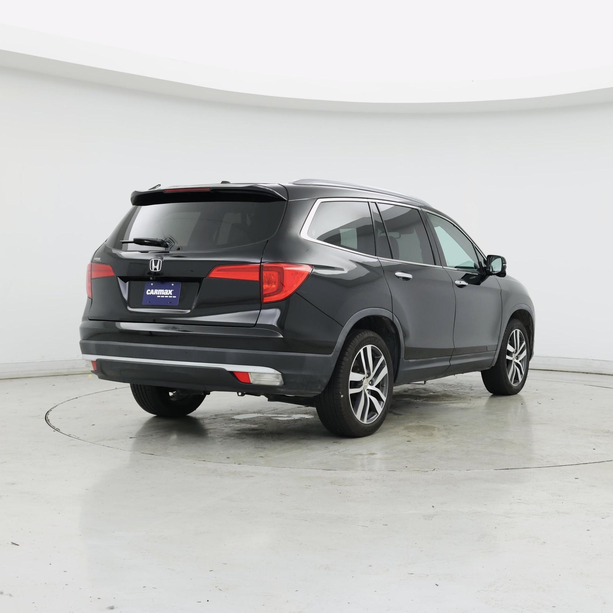 Thumbnail: 2017 Honda Pilot - 8