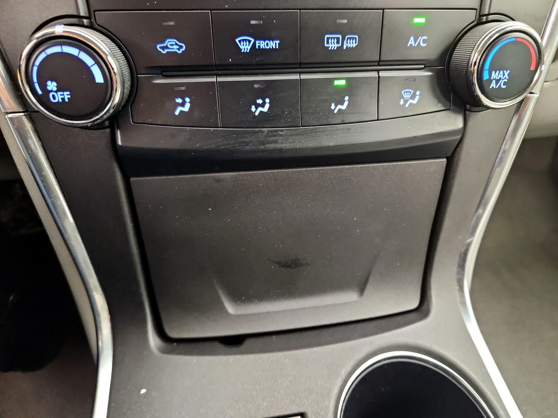 Thumbnail: 2016 Toyota Camry - 16