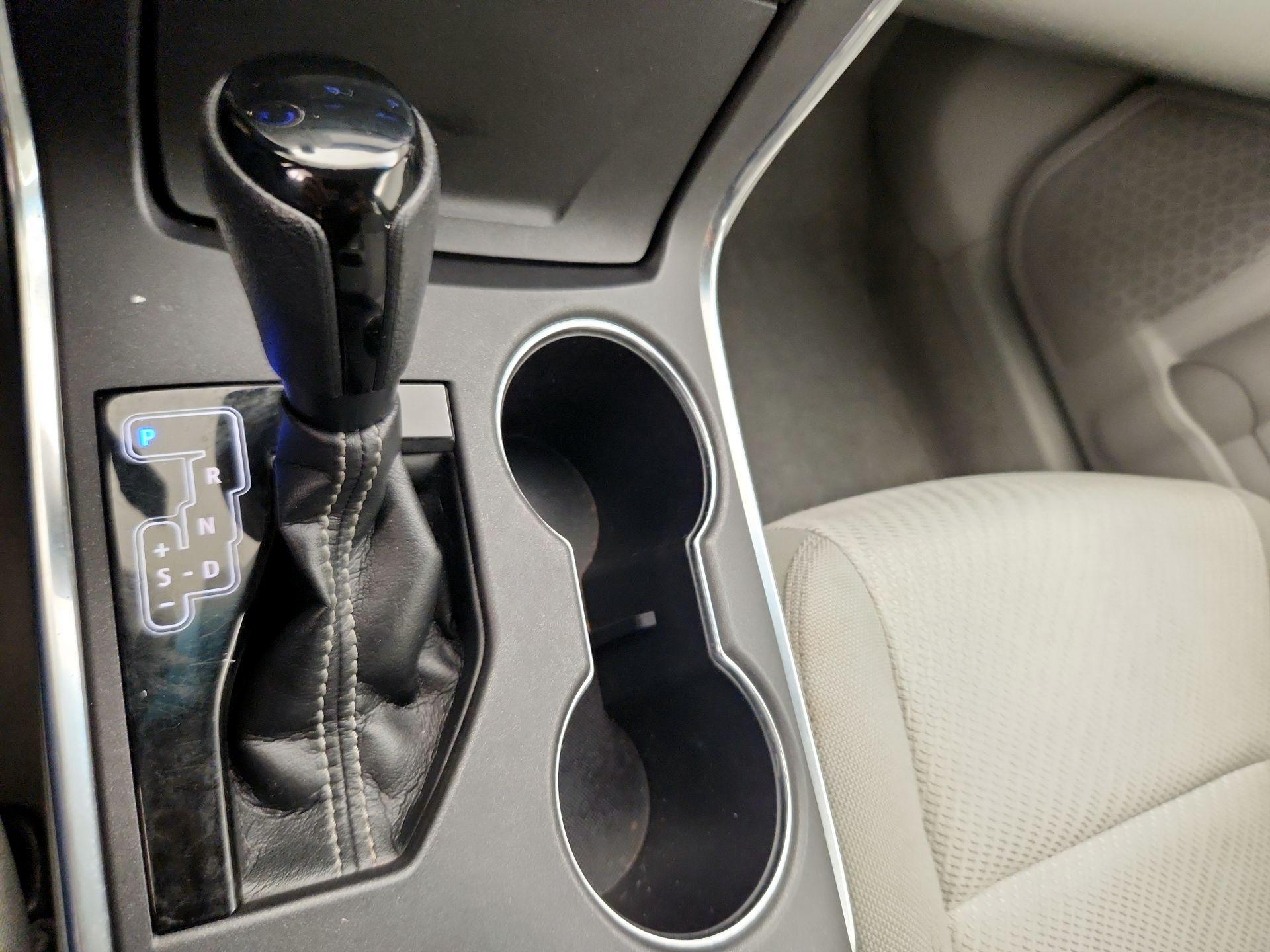 Thumbnail: 2016 Toyota Camry - 17