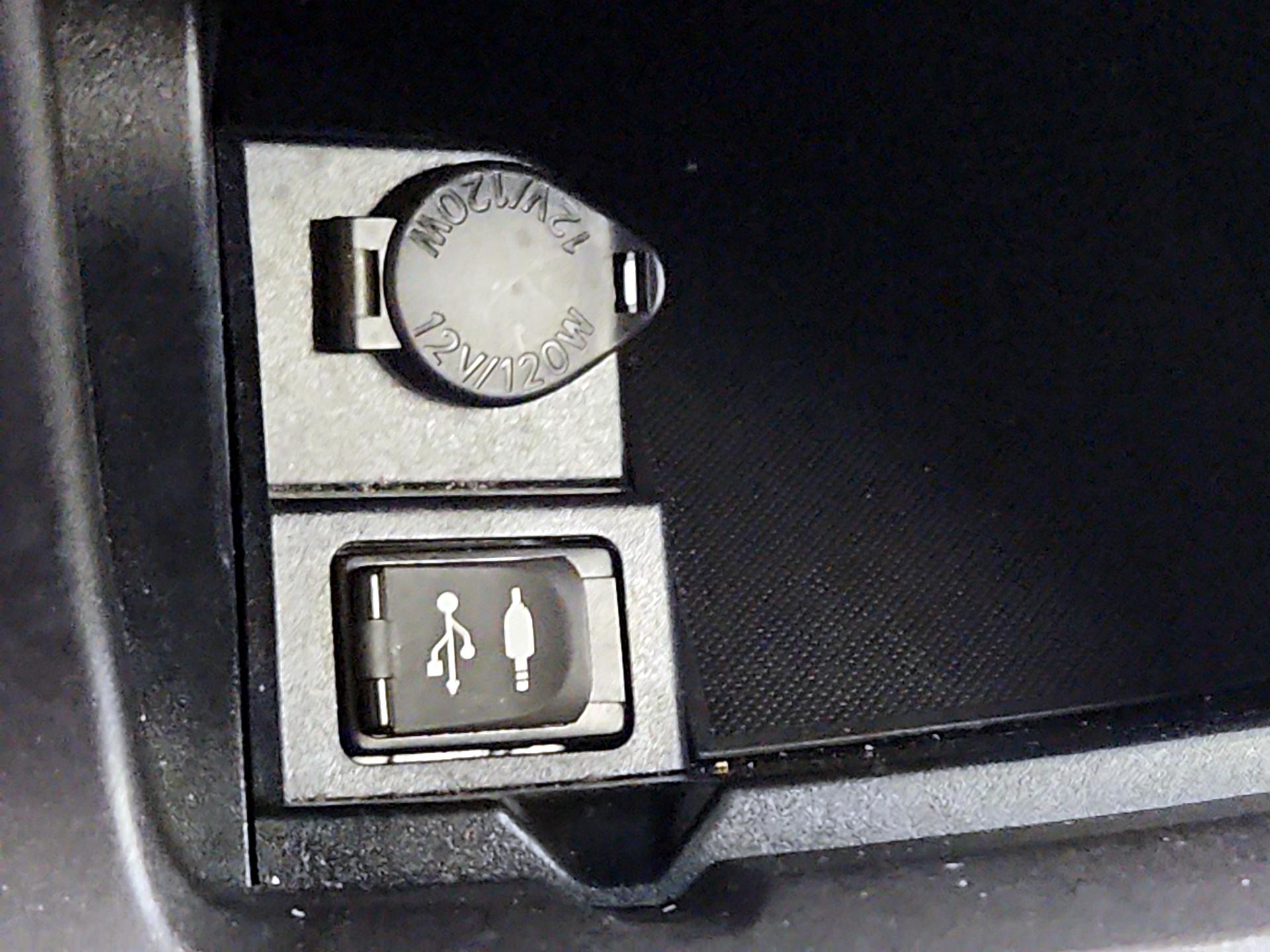 Thumbnail: 2016 Toyota Camry - 18