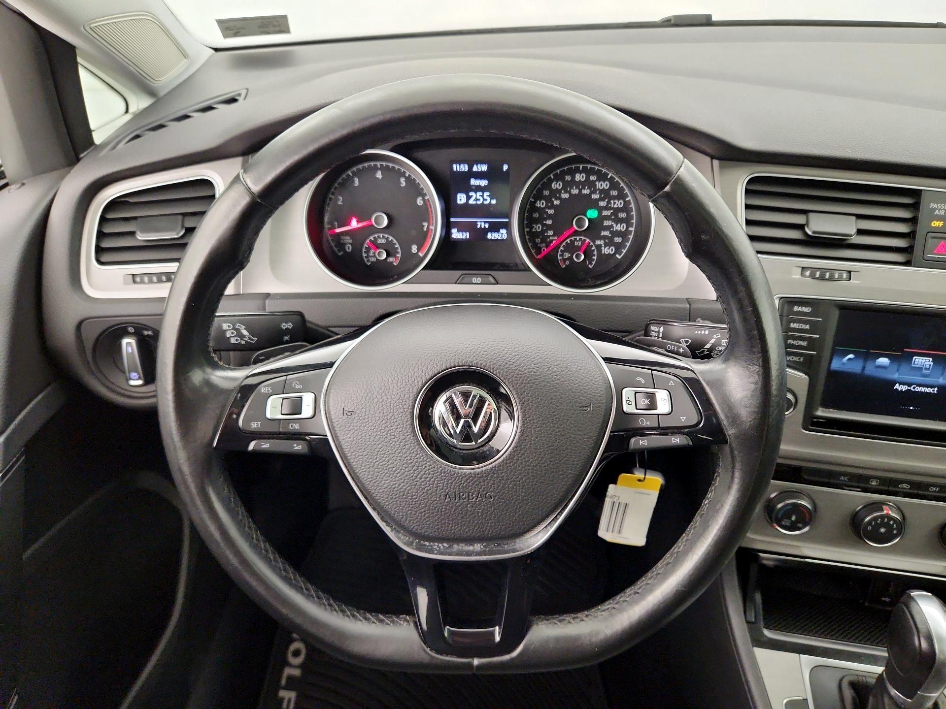Thumbnail: 2016 Volkswagen Golf - 10
