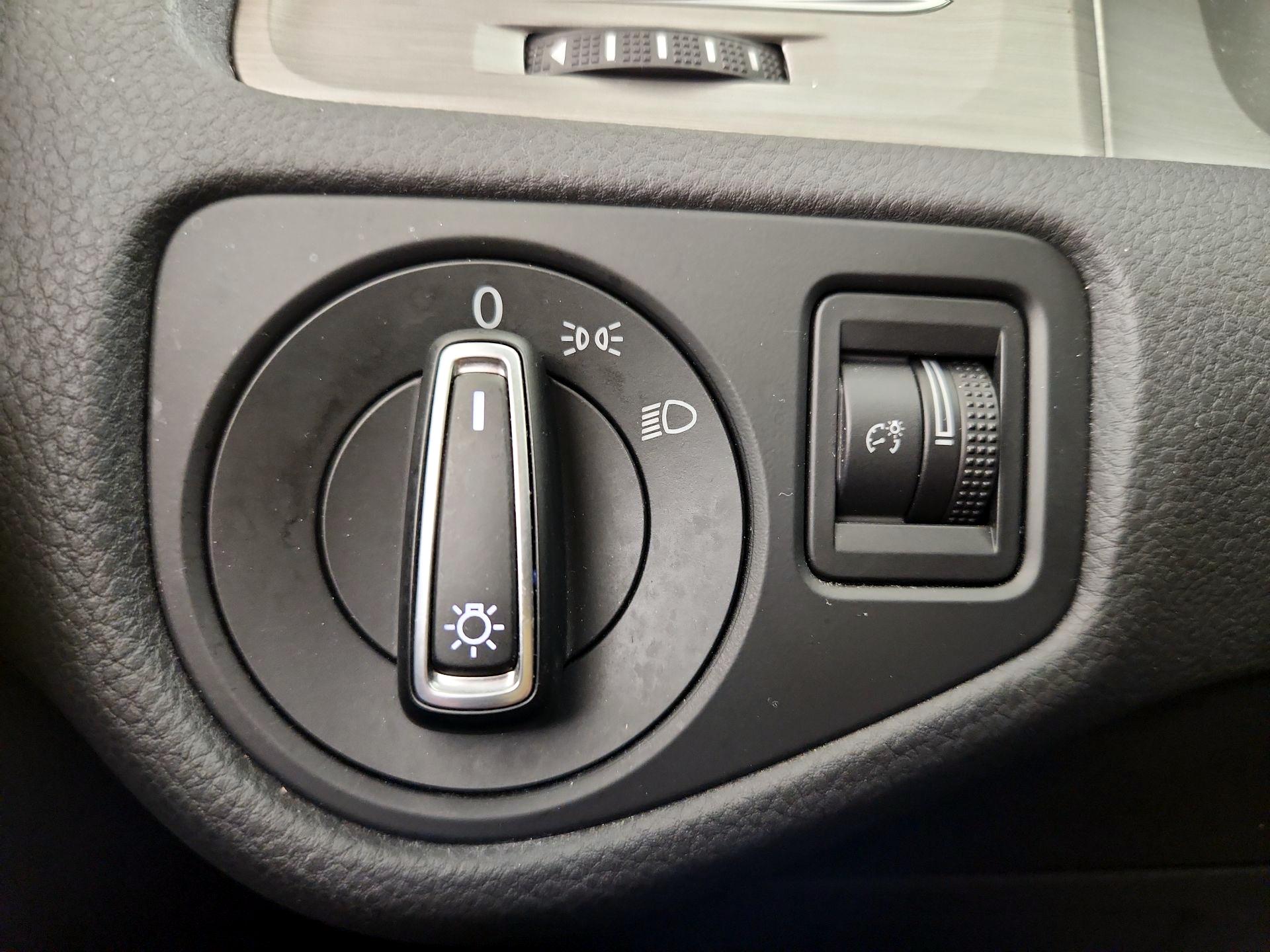 Thumbnail: 2016 Volkswagen Golf - 13
