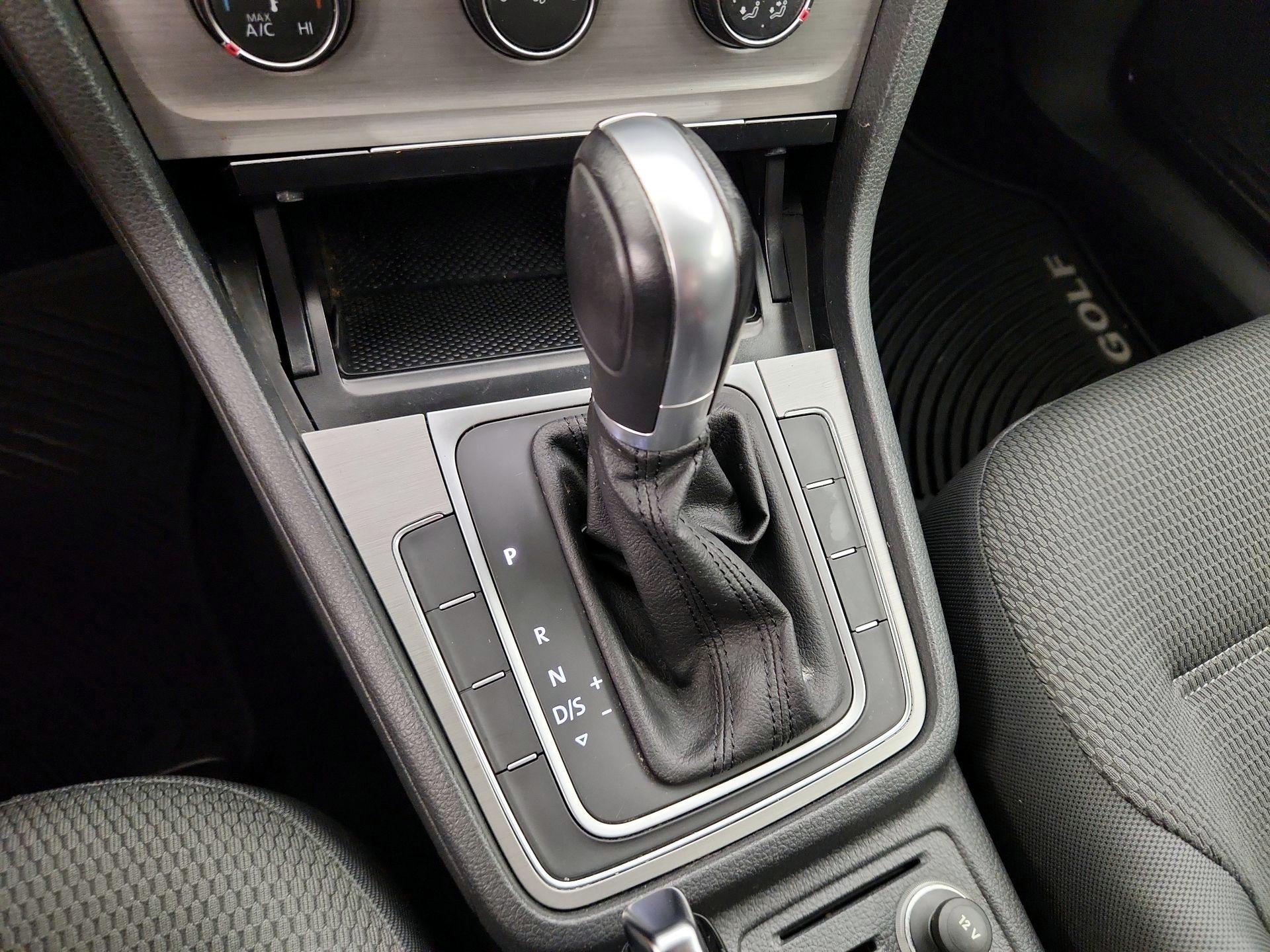 Thumbnail: 2016 Volkswagen Golf - 17
