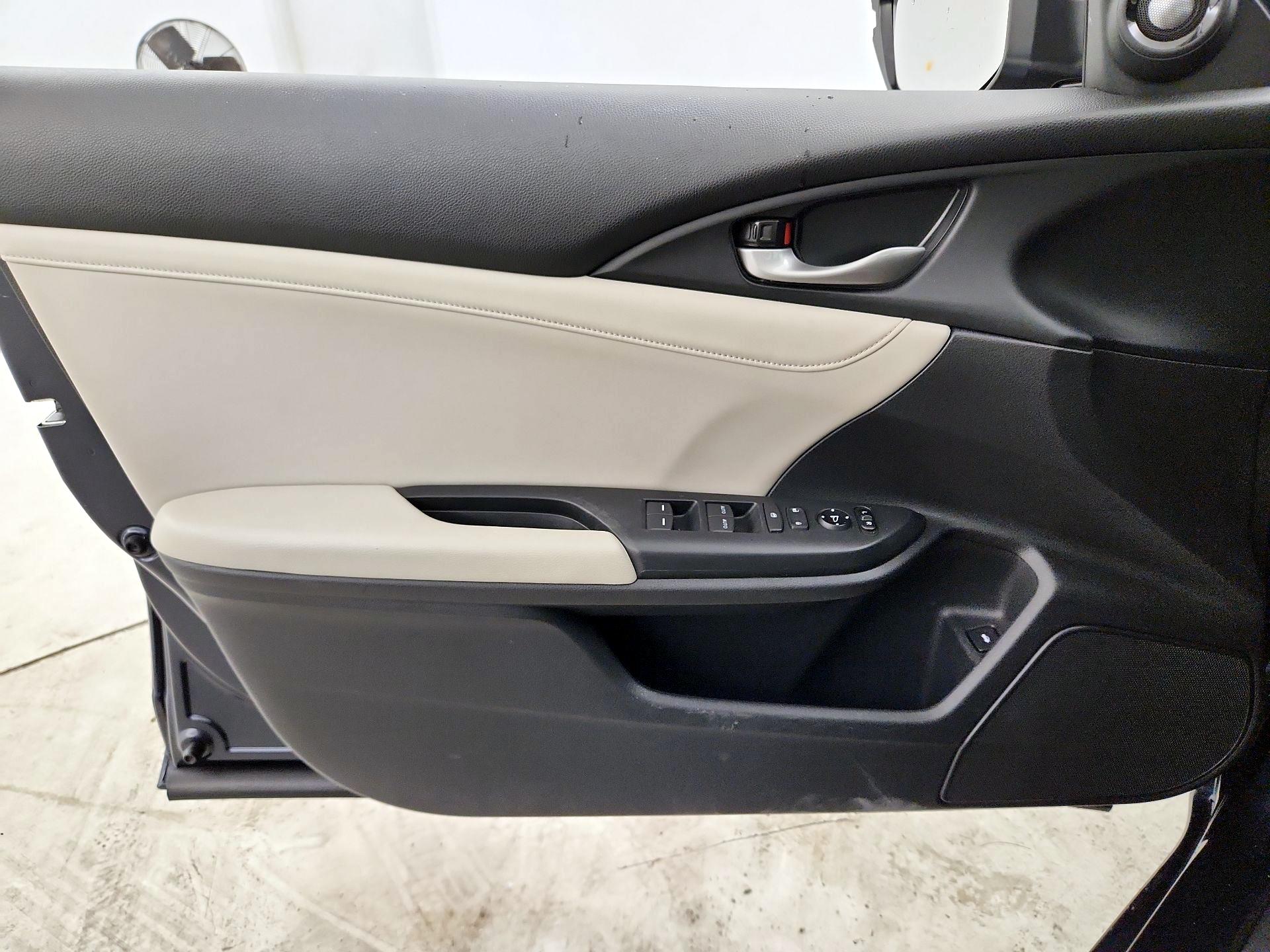 Thumbnail: 2020 Honda Insight - 12