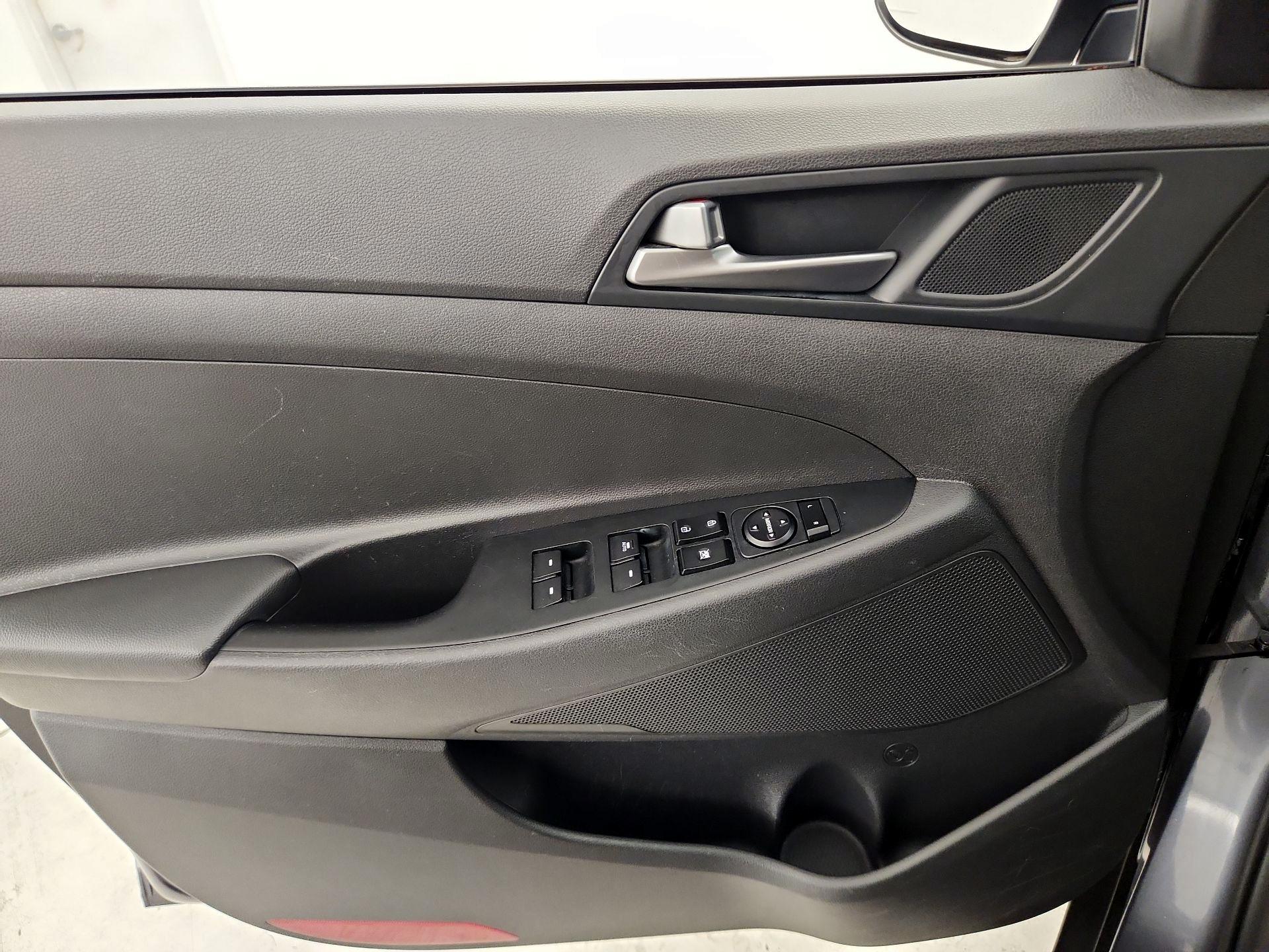 Thumbnail: 2016 Hyundai Tucson - 12