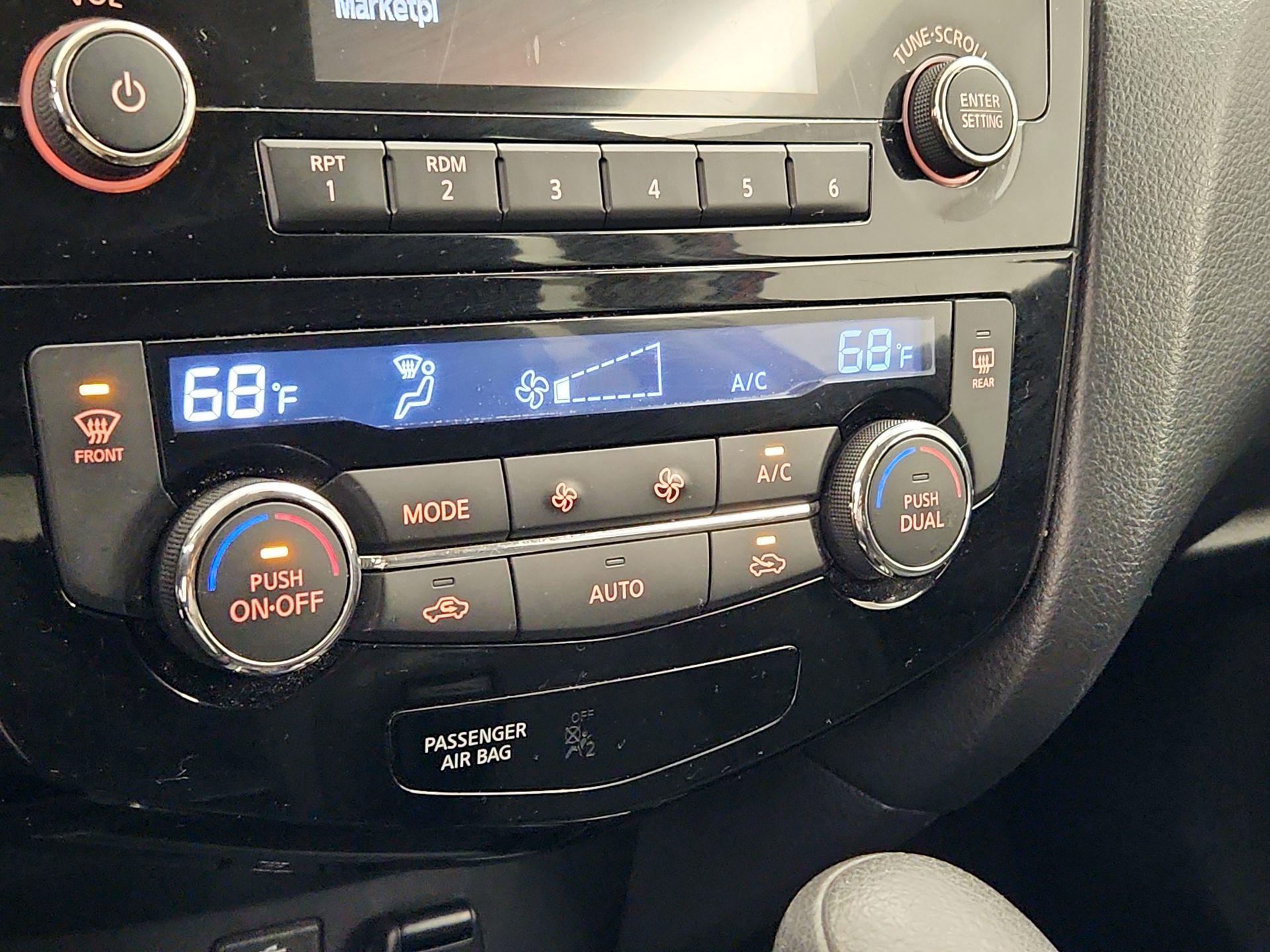 Thumbnail: 2015 Nissan Rogue - 16