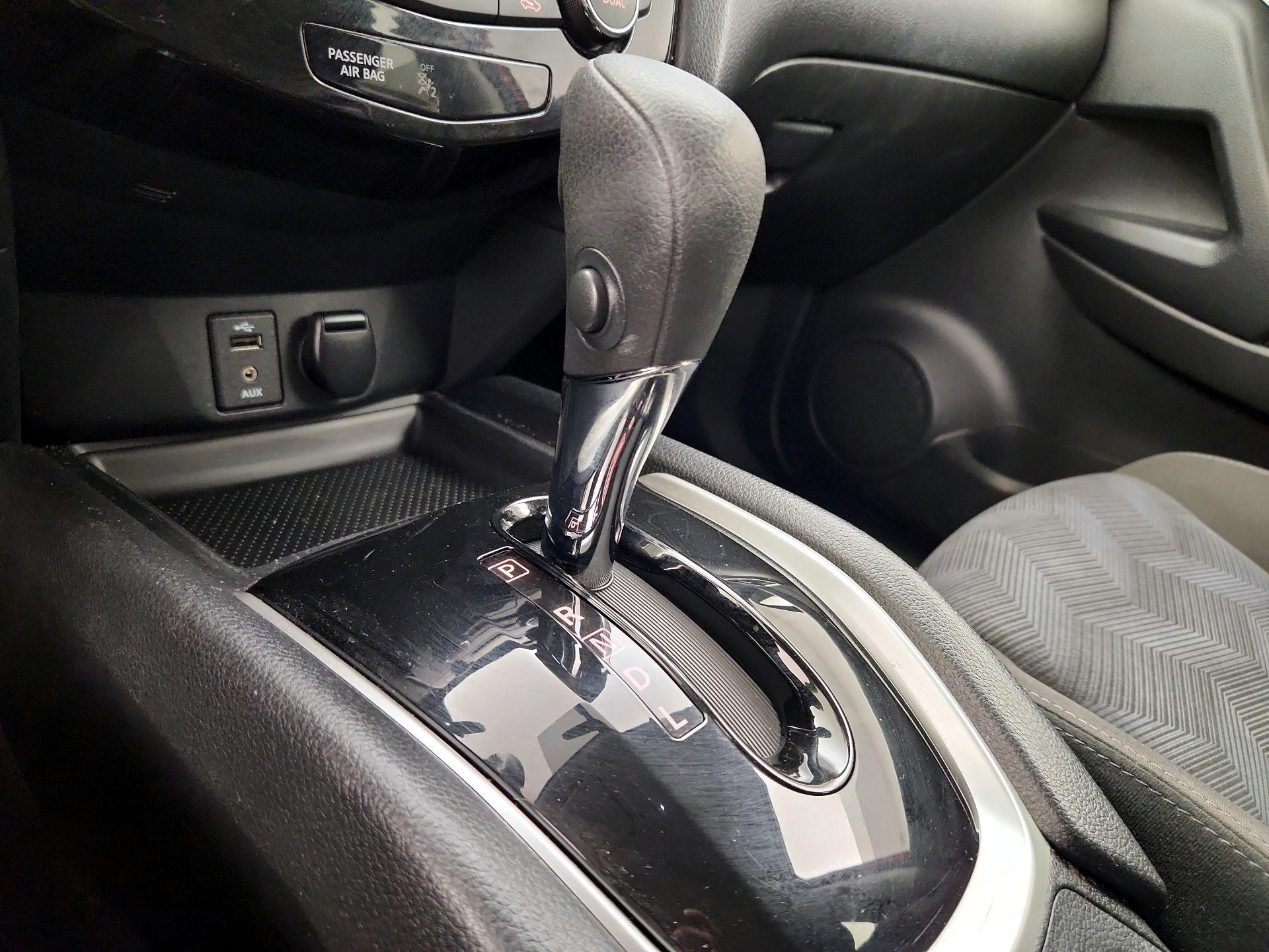 Thumbnail: 2015 Nissan Rogue - 17