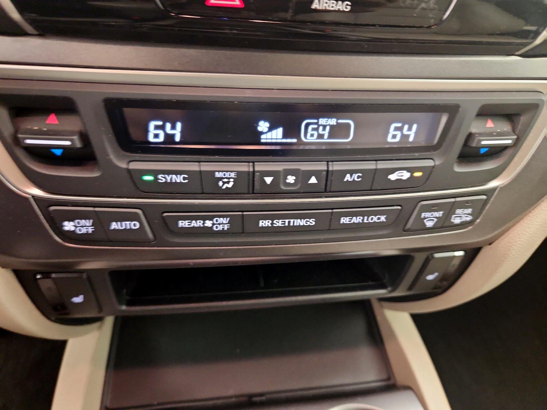 Thumbnail: 2020 Honda Pilot - 16