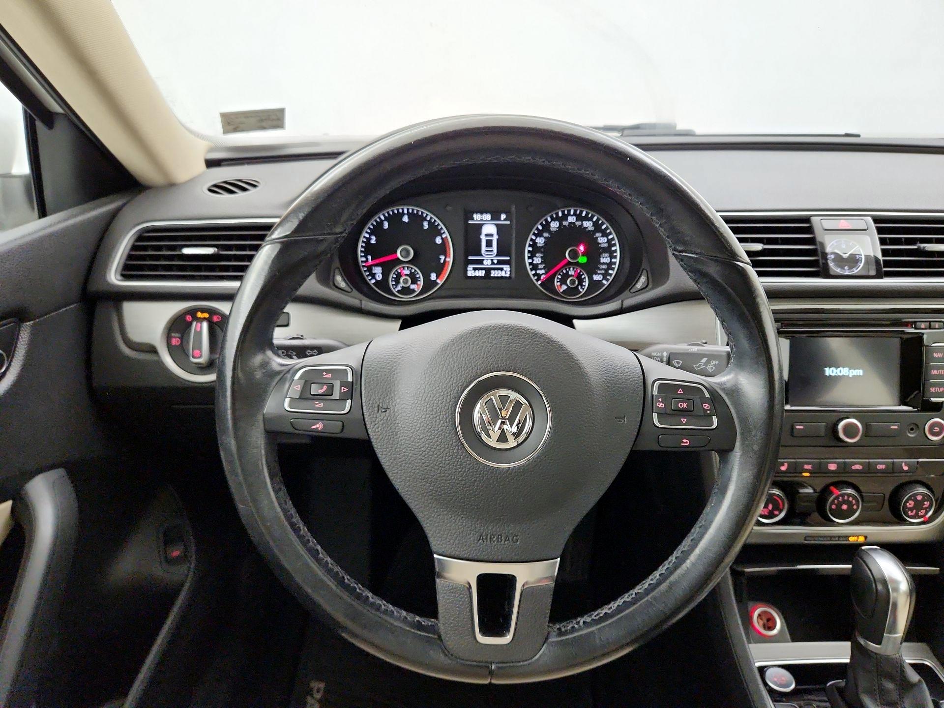 Thumbnail: 2015 Volkswagen Passat - 10