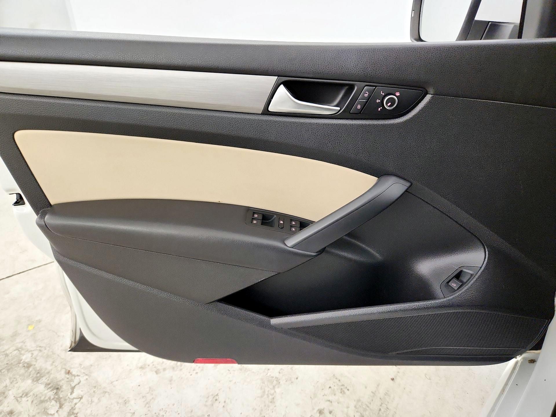 Thumbnail: 2015 Volkswagen Passat - 12