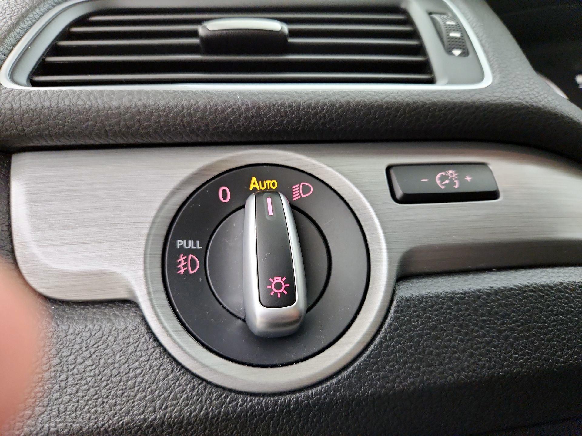 Thumbnail: 2015 Volkswagen Passat - 13