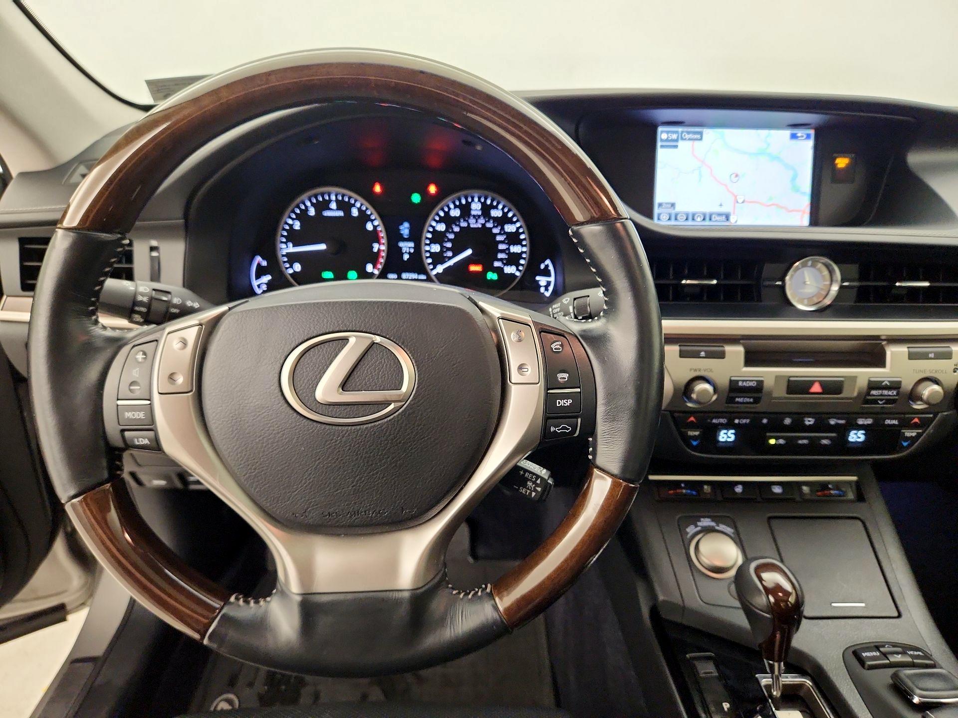 Thumbnail: 2015 Lexus ES - 10