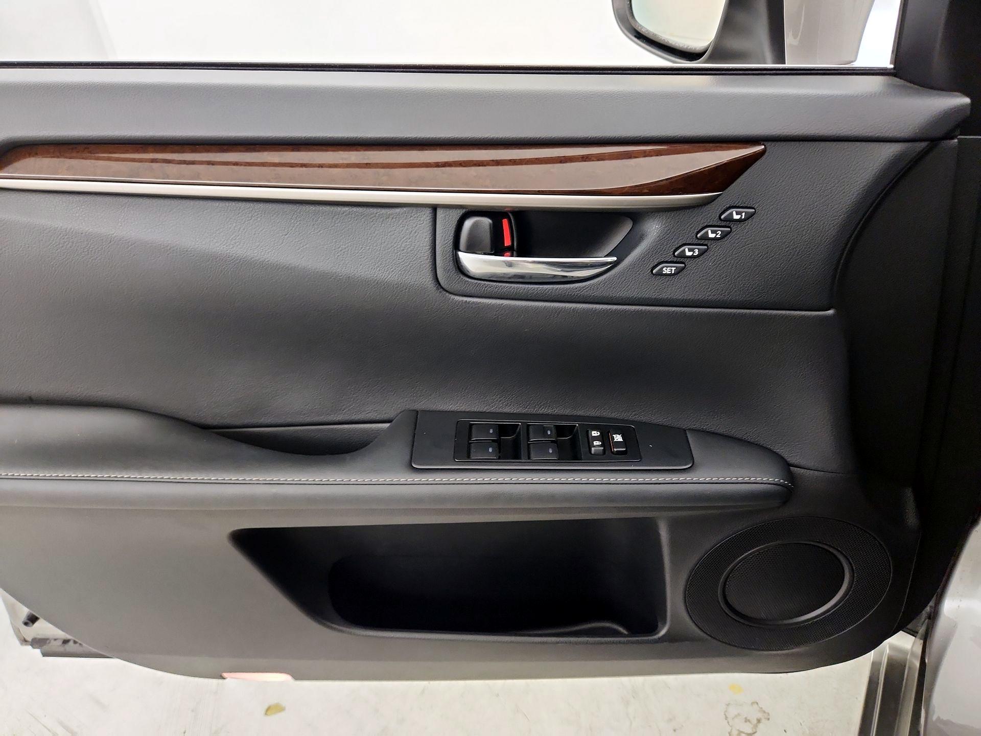 Thumbnail: 2015 Lexus ES - 12