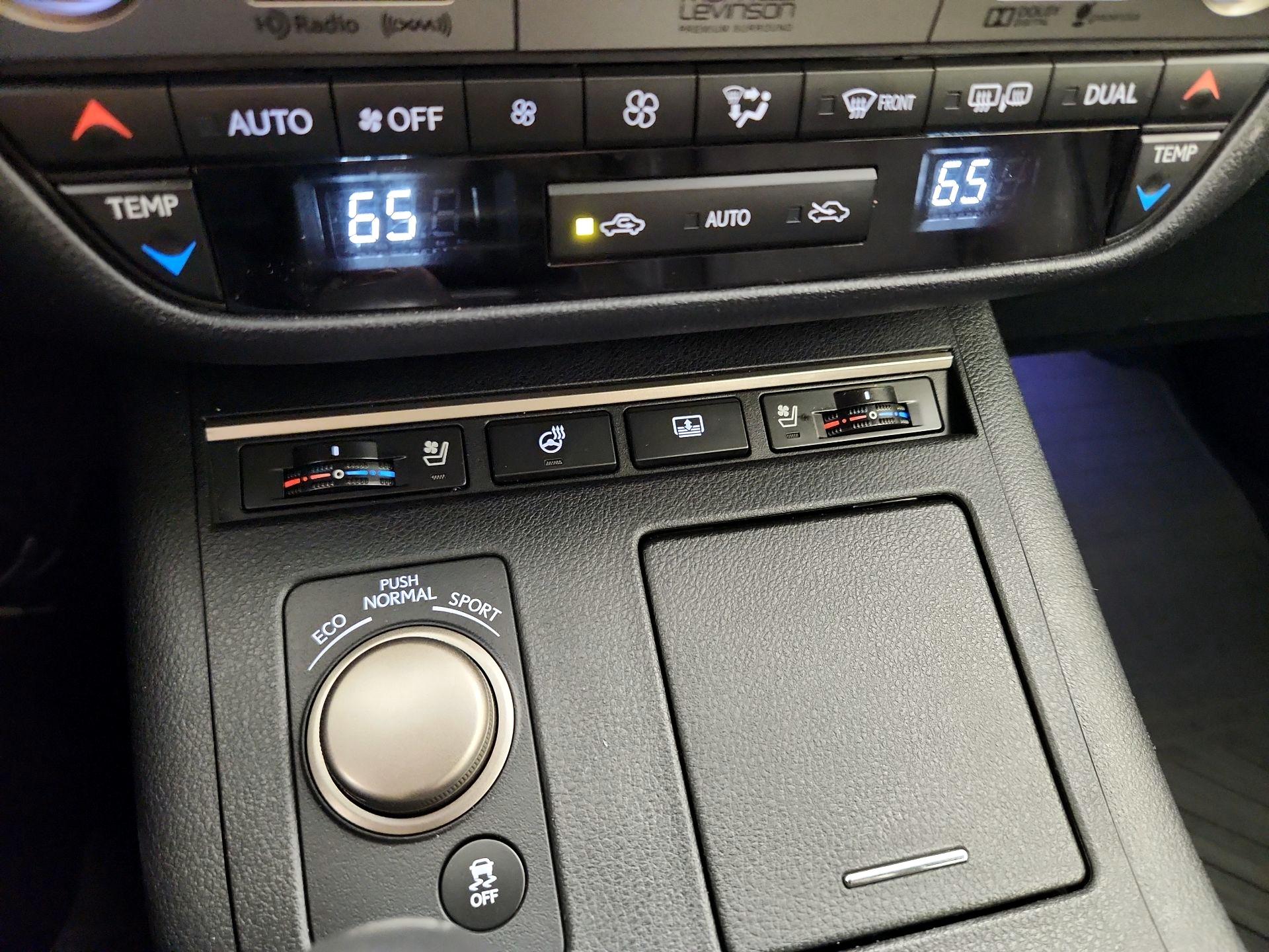 Thumbnail: 2015 Lexus ES - 17