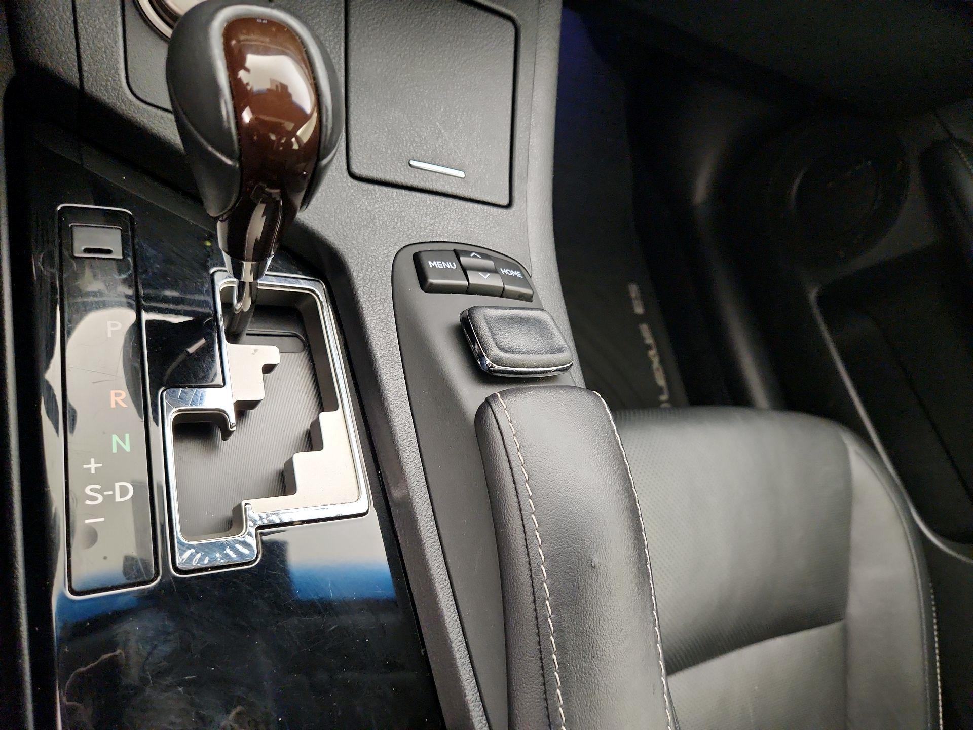 Thumbnail: 2015 Lexus ES - 18