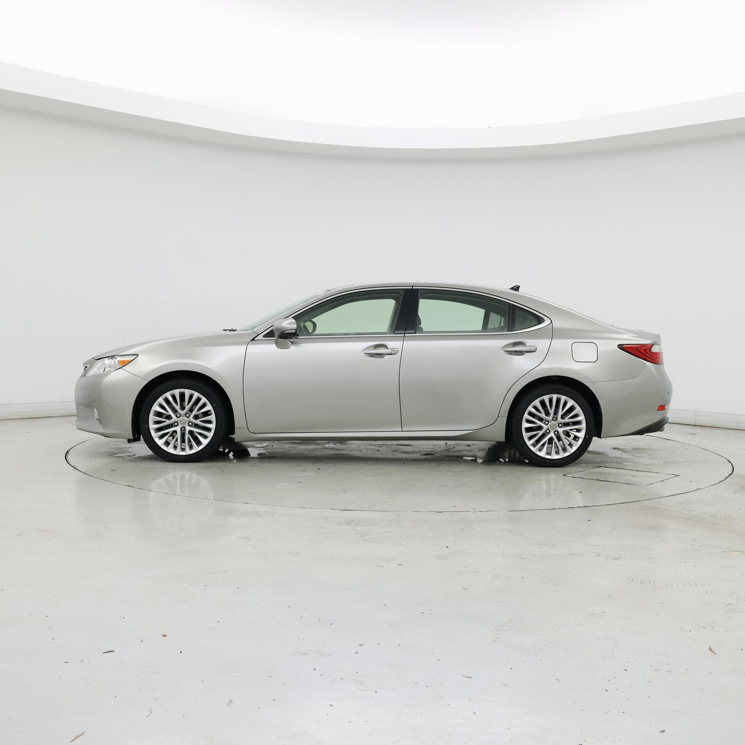 Thumbnail: 2015 Lexus ES - 3