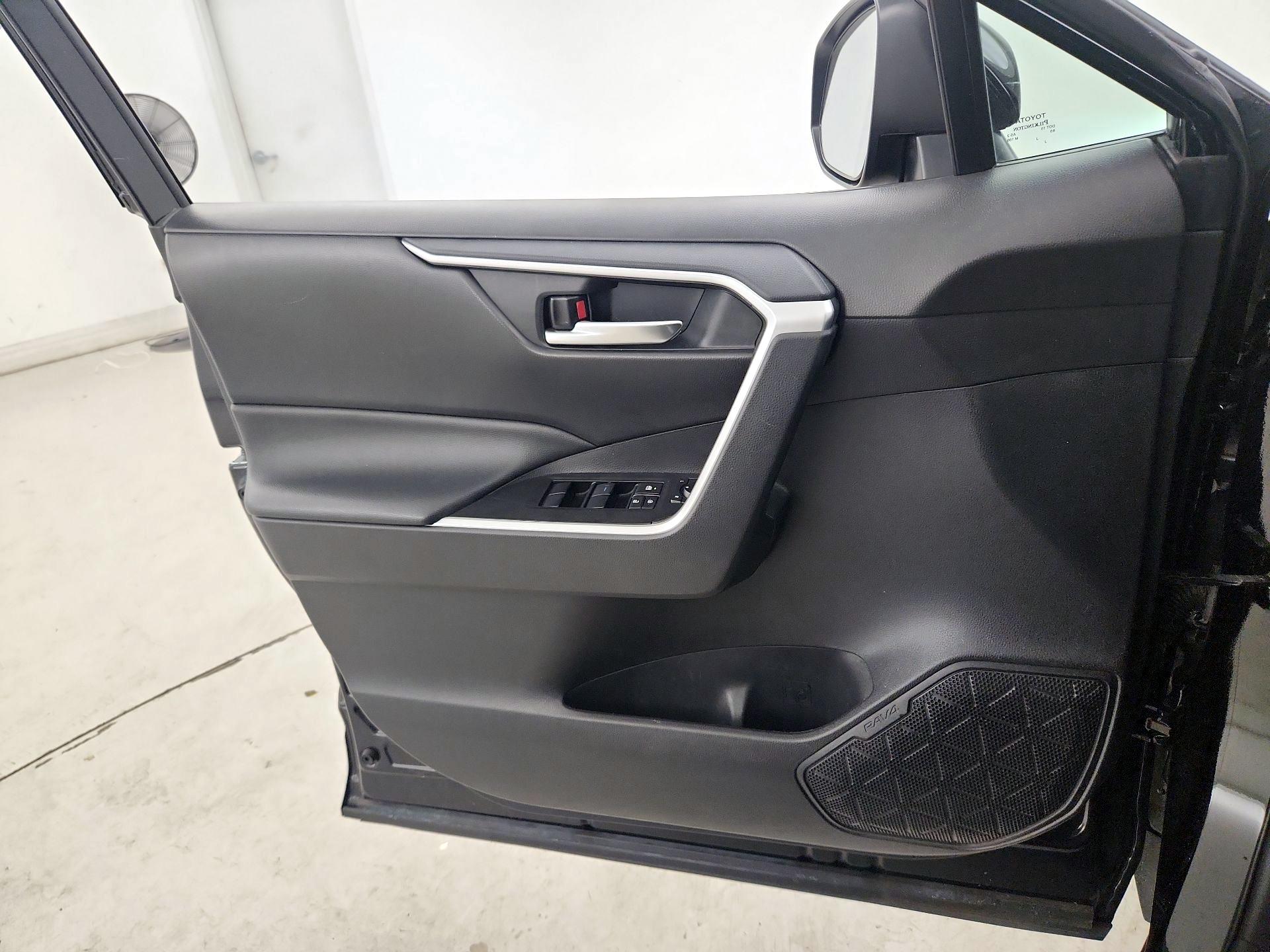 Thumbnail: 2021 Toyota RAV4 - 12