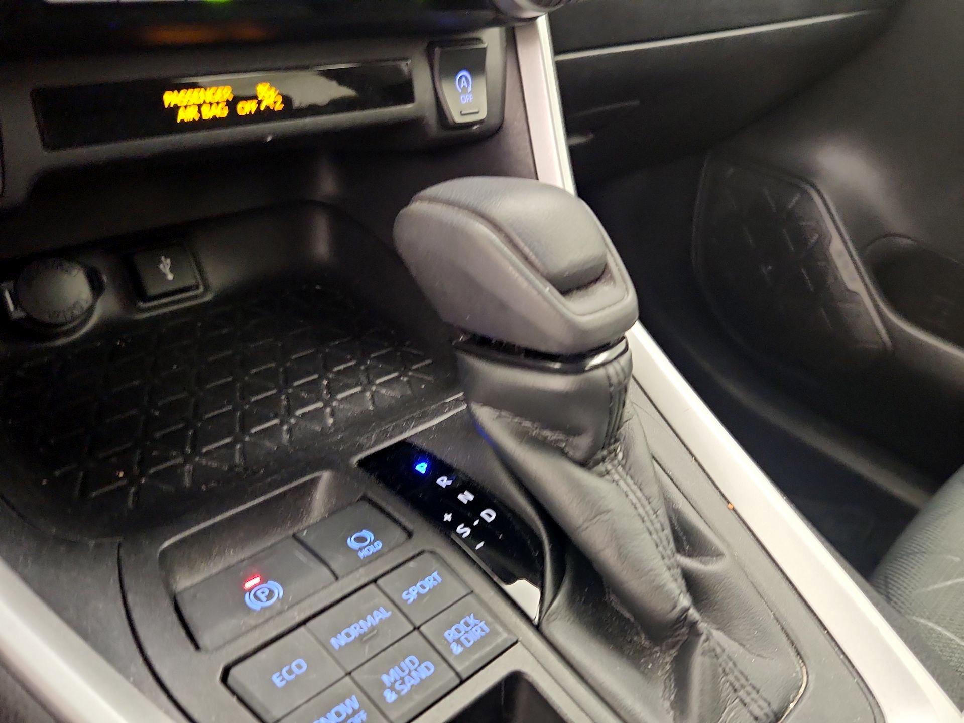 Thumbnail: 2021 Toyota RAV4 - 18