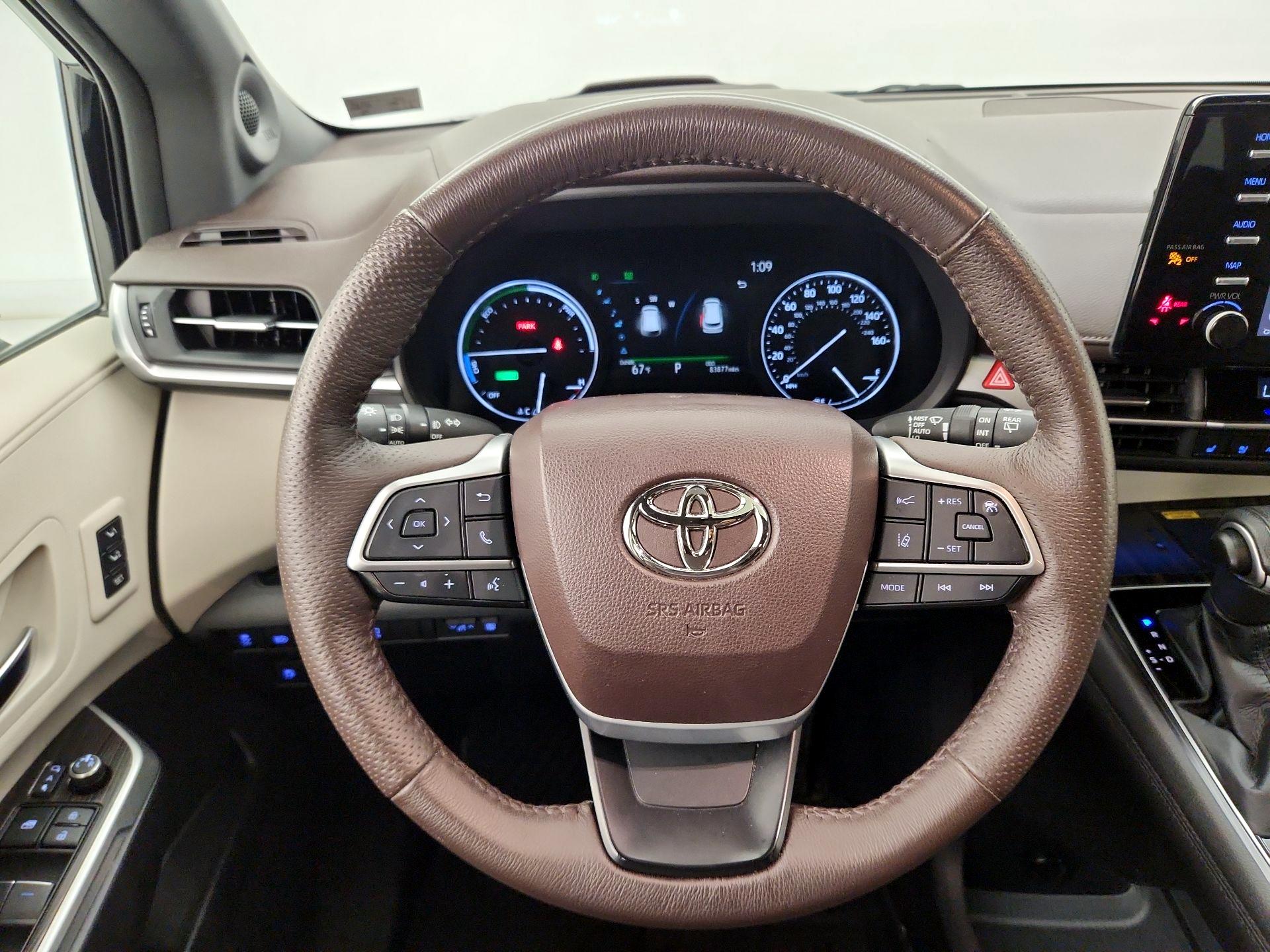 Thumbnail: 2021 Toyota Sienna - 10